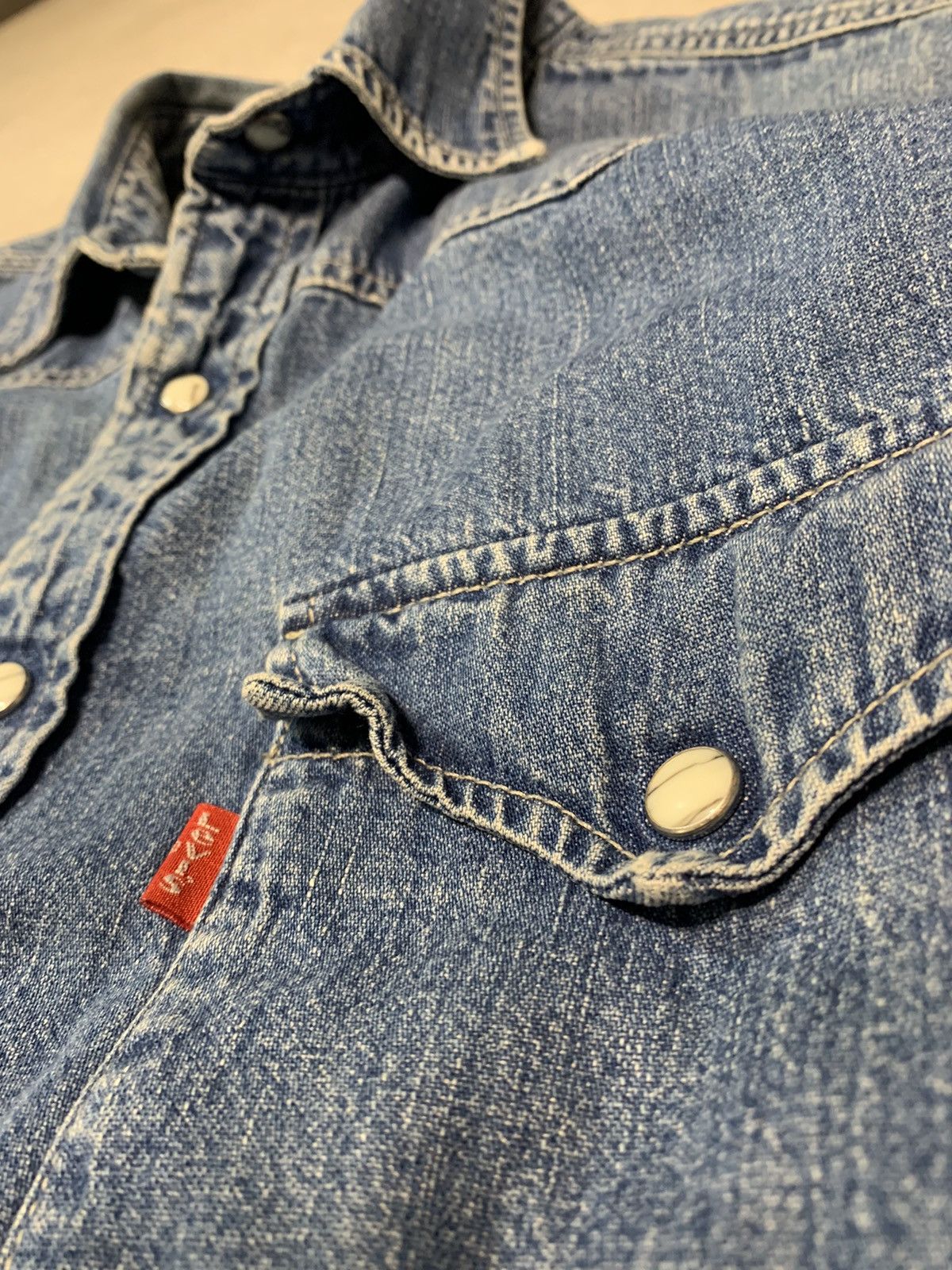 Levi's Vintage Clothing × Vintage 1992 Levi Blue faded Pearl button long Sleeve denim Shirt Size US M / EU 48-50 / 2 - 2 Thumbnail