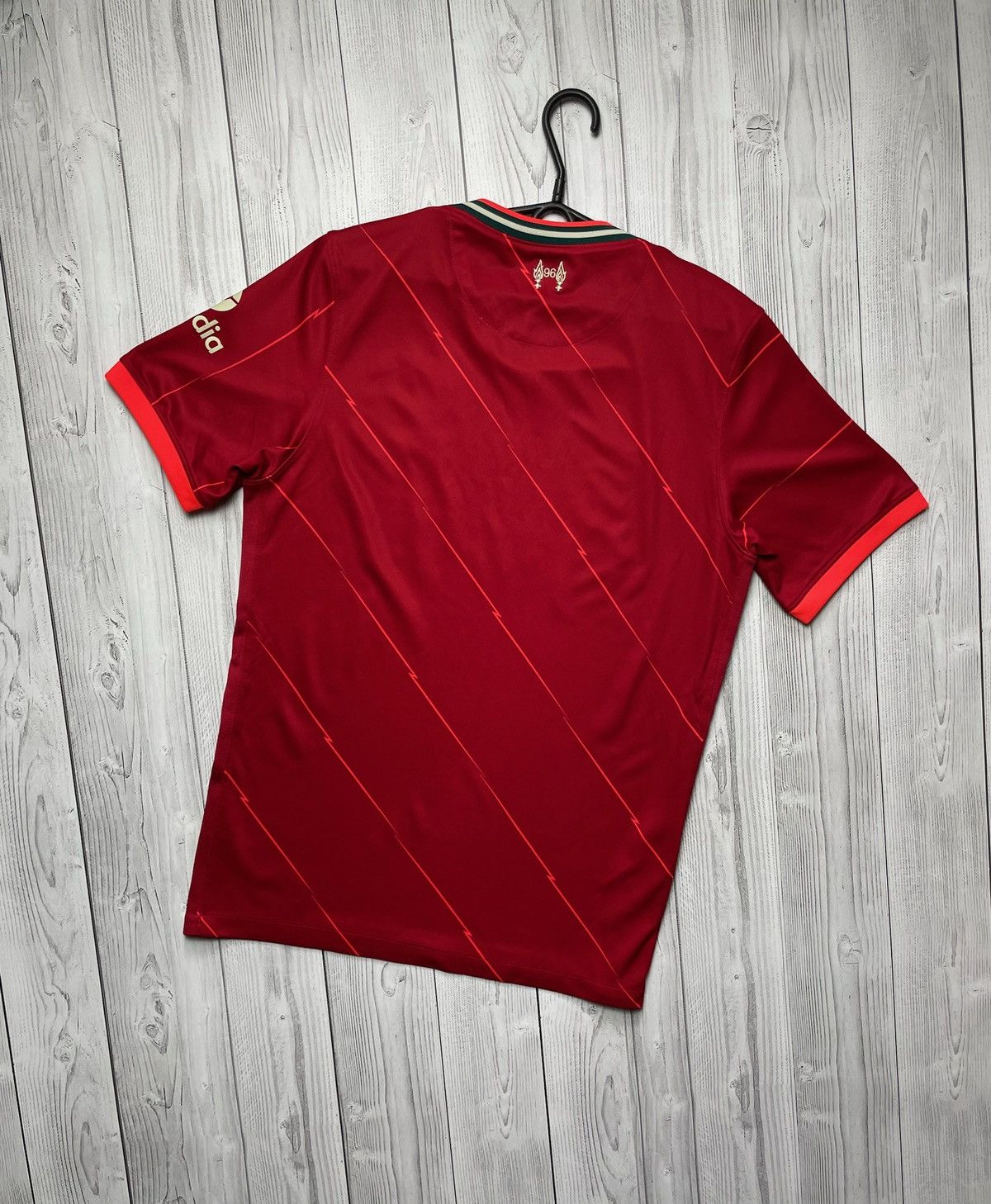 Nike Nike Liverpool soccer jersey size M red Size US M / EU 48-50 / 2 - 6 Thumbnail