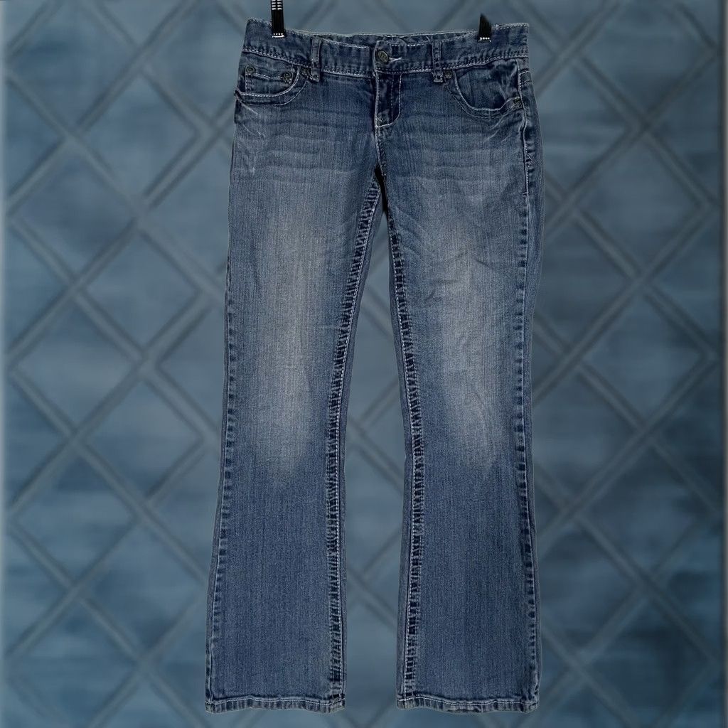 Vintage Maurices Skinny Leg Jeans Womens Size 4 Low Rise Medium Wash Denim Distressed Zipper Pockets Regular Fit Pocket Maurices Skinny Leg Womens Jeans Size 27" / US 4 / IT 40 - 1 Thumbnail