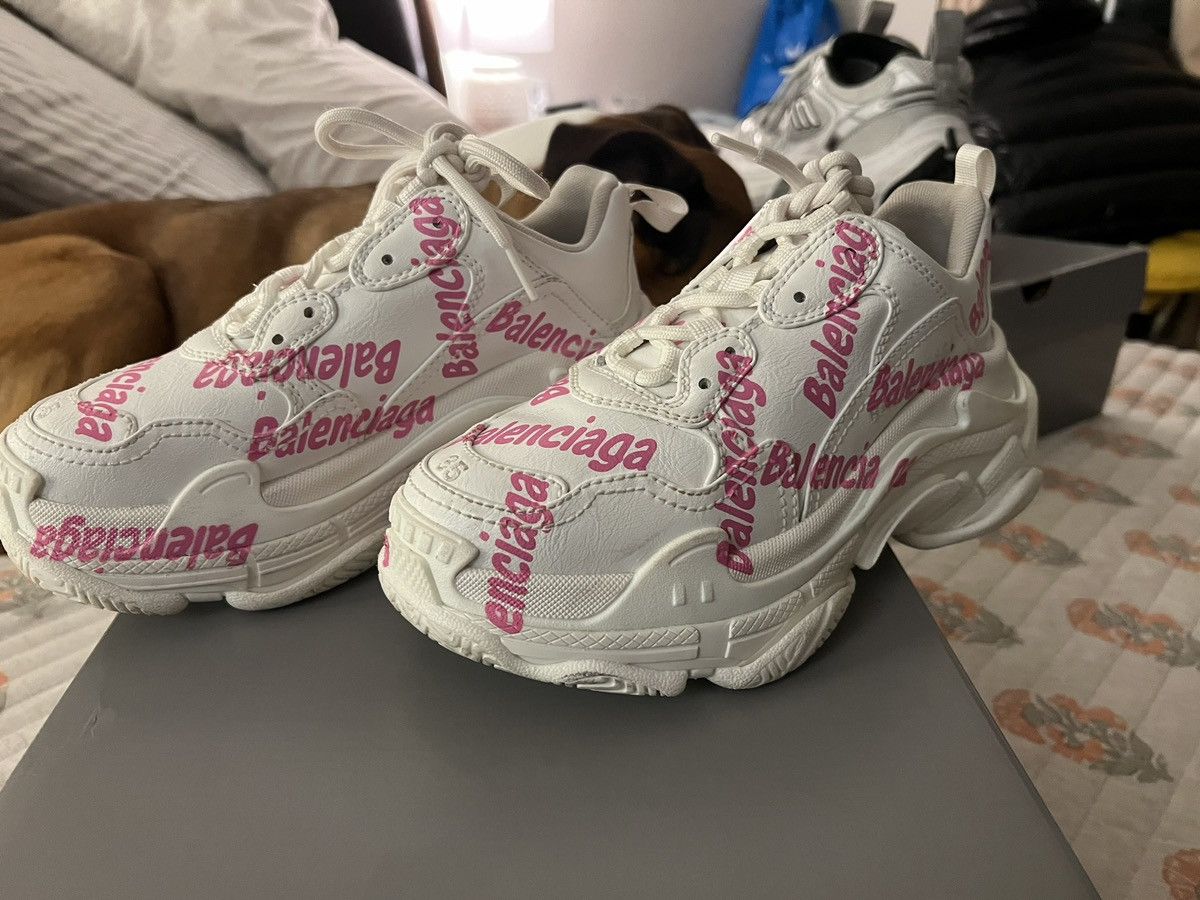 Balenciaga Balenciaga Triple S Large Print All Over in Pink Size US 5 / IT 35 - 2 Thumbnail