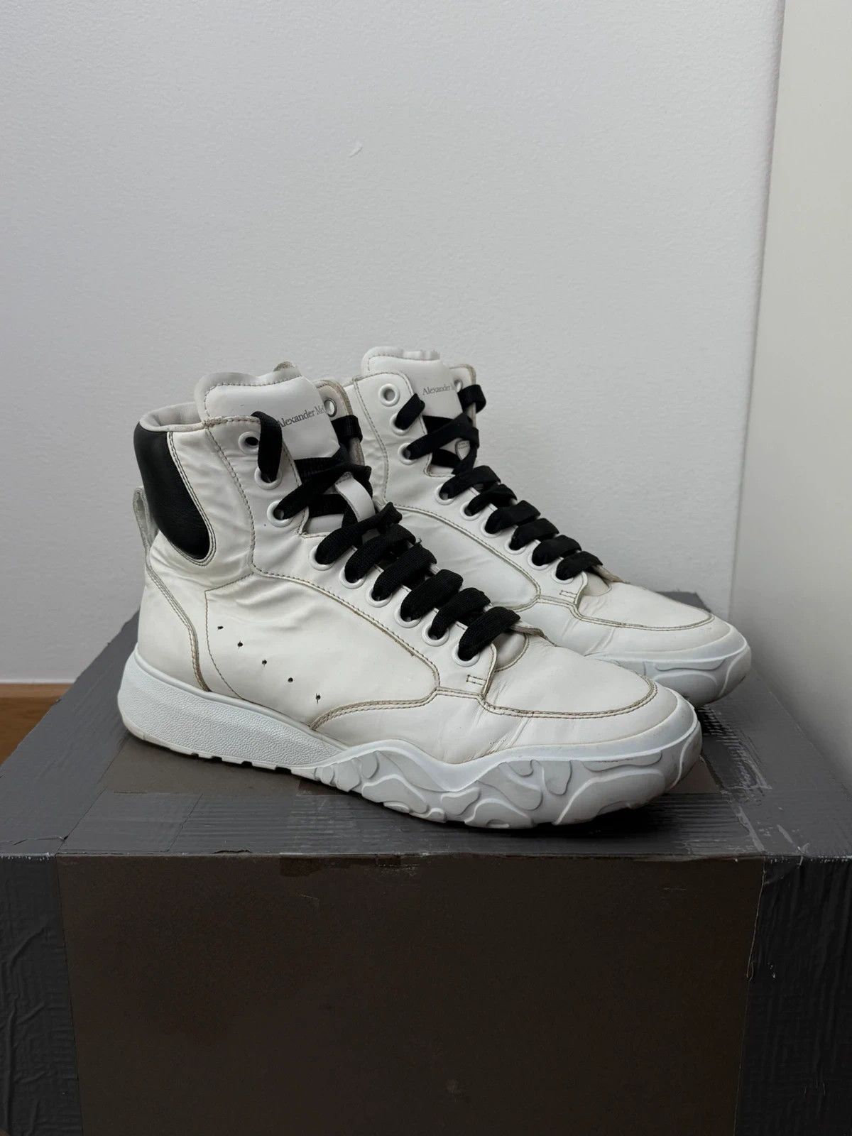 Alexander McQueen Alexander McQueen shoes sneakers luxury old money Size US 7 / EU 40 - 2 Thumbnail