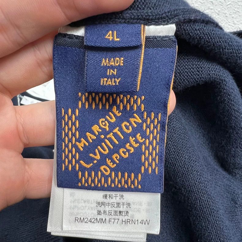 Louis Vuitton louis vuitton size 4l Knitted button front embroidered knit Size US XXL / EU 58 / 5 - 4 Thumbnail