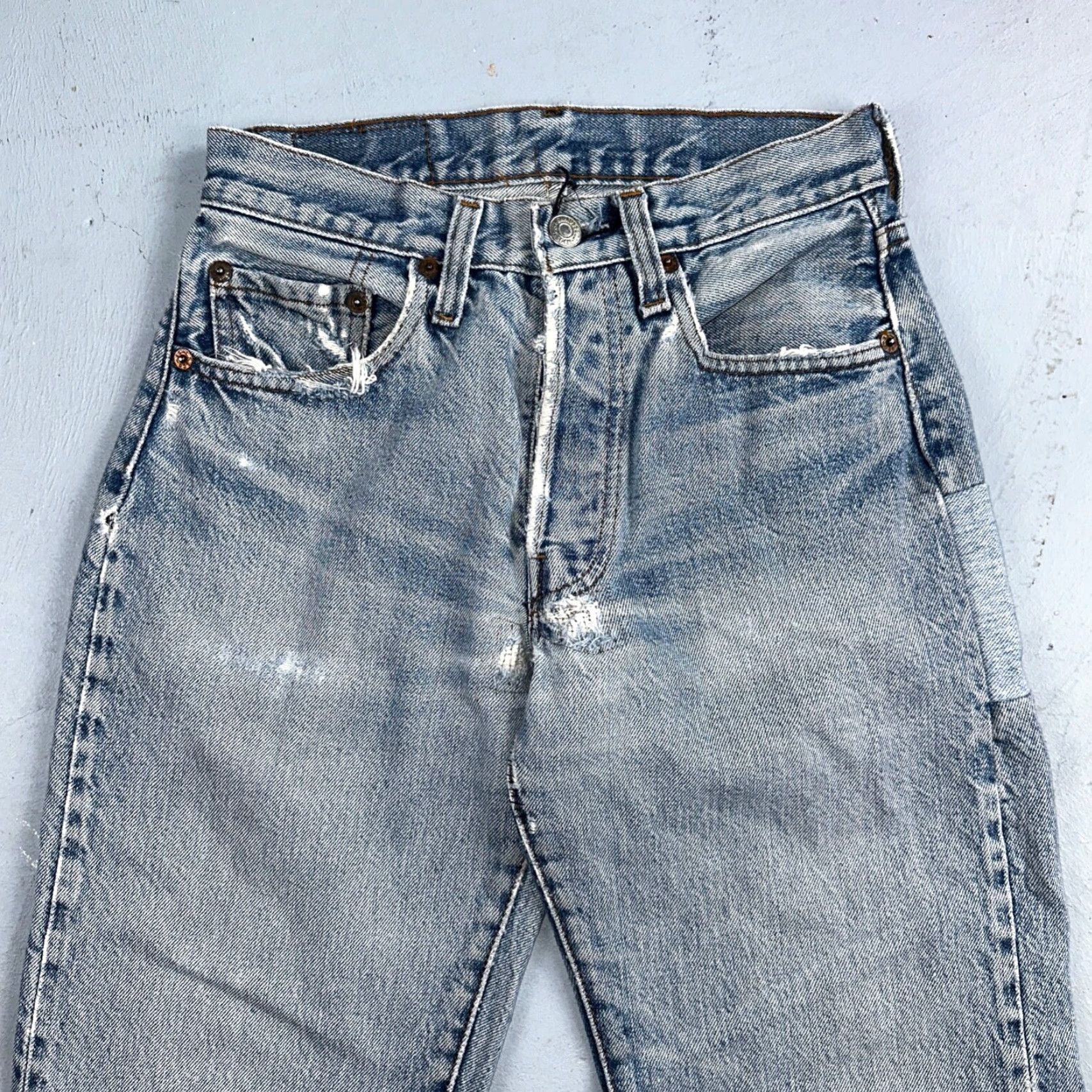 Levi's VINTAGE Levi's 501 Jeans Men Adult XX Light Wash 80s USA Straight Fit 29x25 Denim Size US 26 / EU 42 - 2 Thumbnail