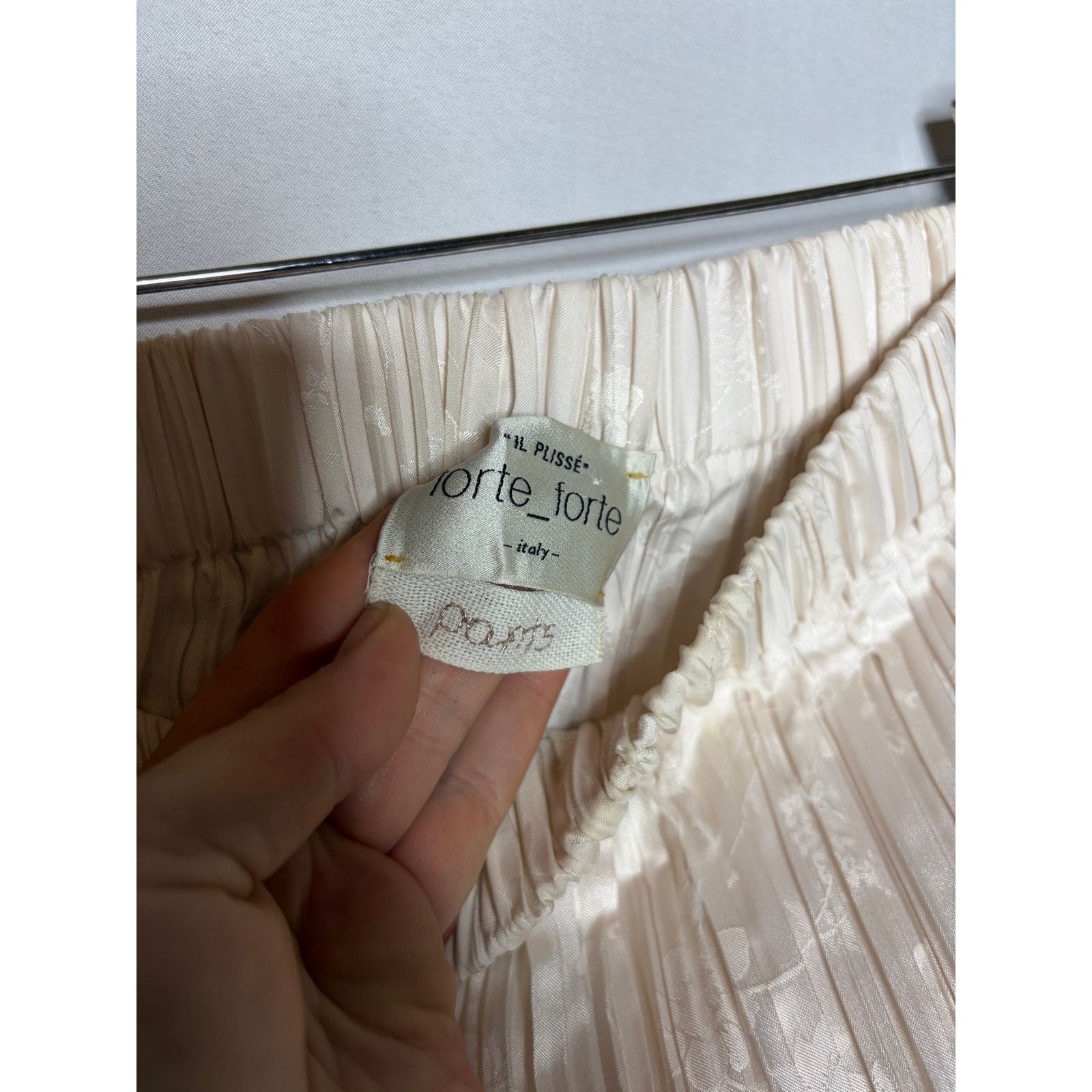 forte_forte Forte Forte Plissé Satin Jacquard Pants in Perla sz ll US M Size 27" / US 4 / IT 40 - 3 Thumbnail