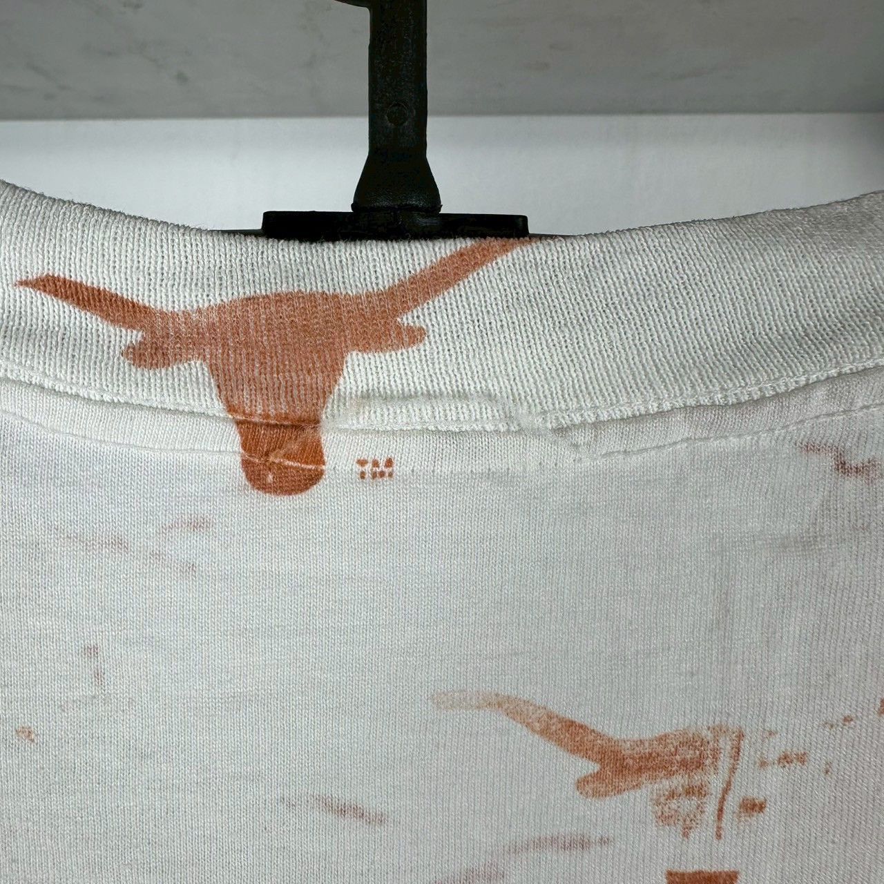 Vintage ​​​​​​​90s Texas Longhorns All Over Print AOP NCAA​ ​T-shirt Size US L / EU 52-54 / 3 - 6 Thumbnail