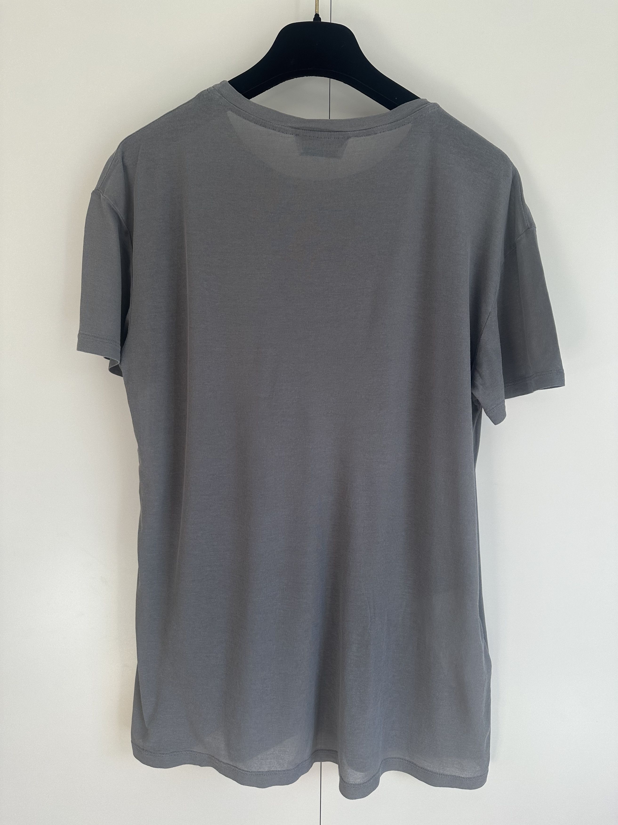 Miu Miu SOLD OUT RUNWAY LOGO PATCH T-SHIRT $1220 Size M / US 6-8 / IT 42-44 - 3 Thumbnail