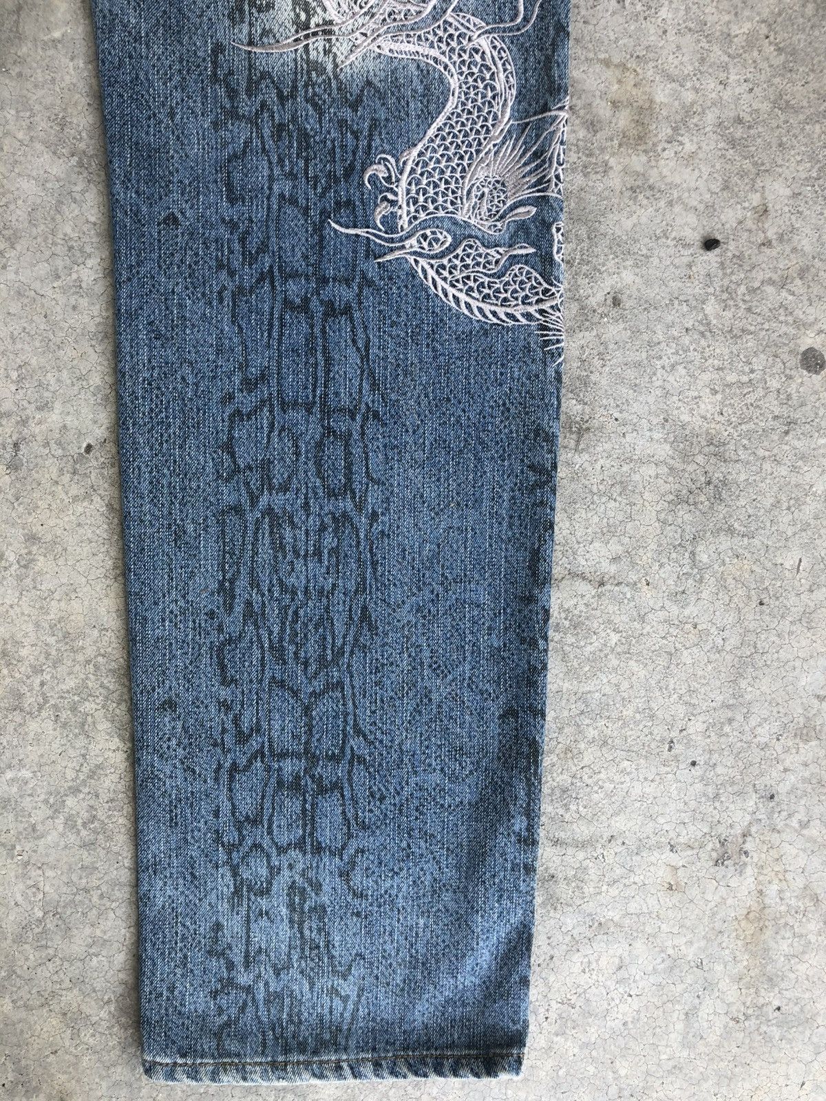 Karakuri Tamashii Karakuri Tamashii Embroidered Snake Skin Distressed Size US 32 / EU 48 - 14 Thumbnail