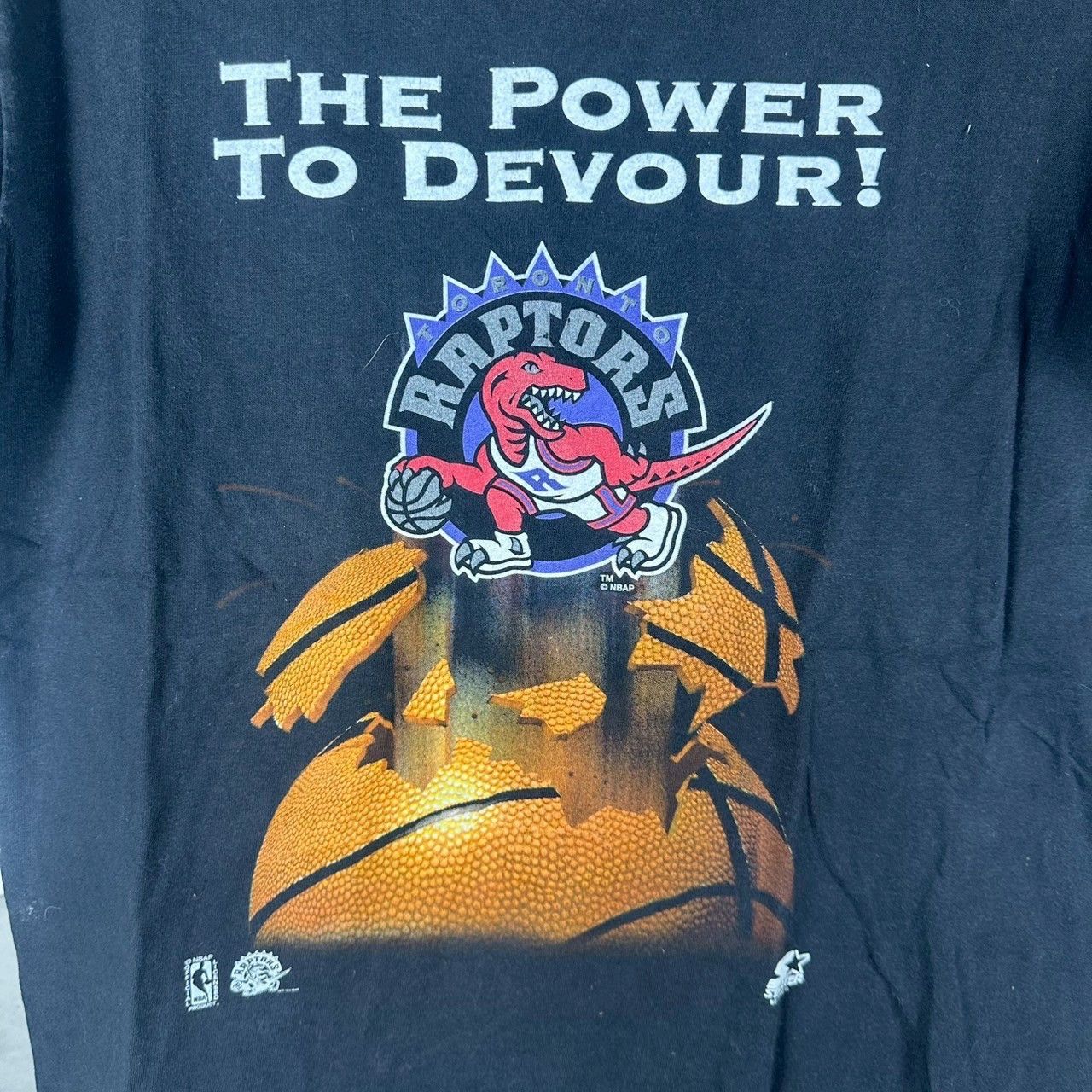 Vintage Vintage 90s Toronto Raptors The Power to Devour! NBA T-shirt Size US L / EU 52-54 / 3 - 2 Thumbnail