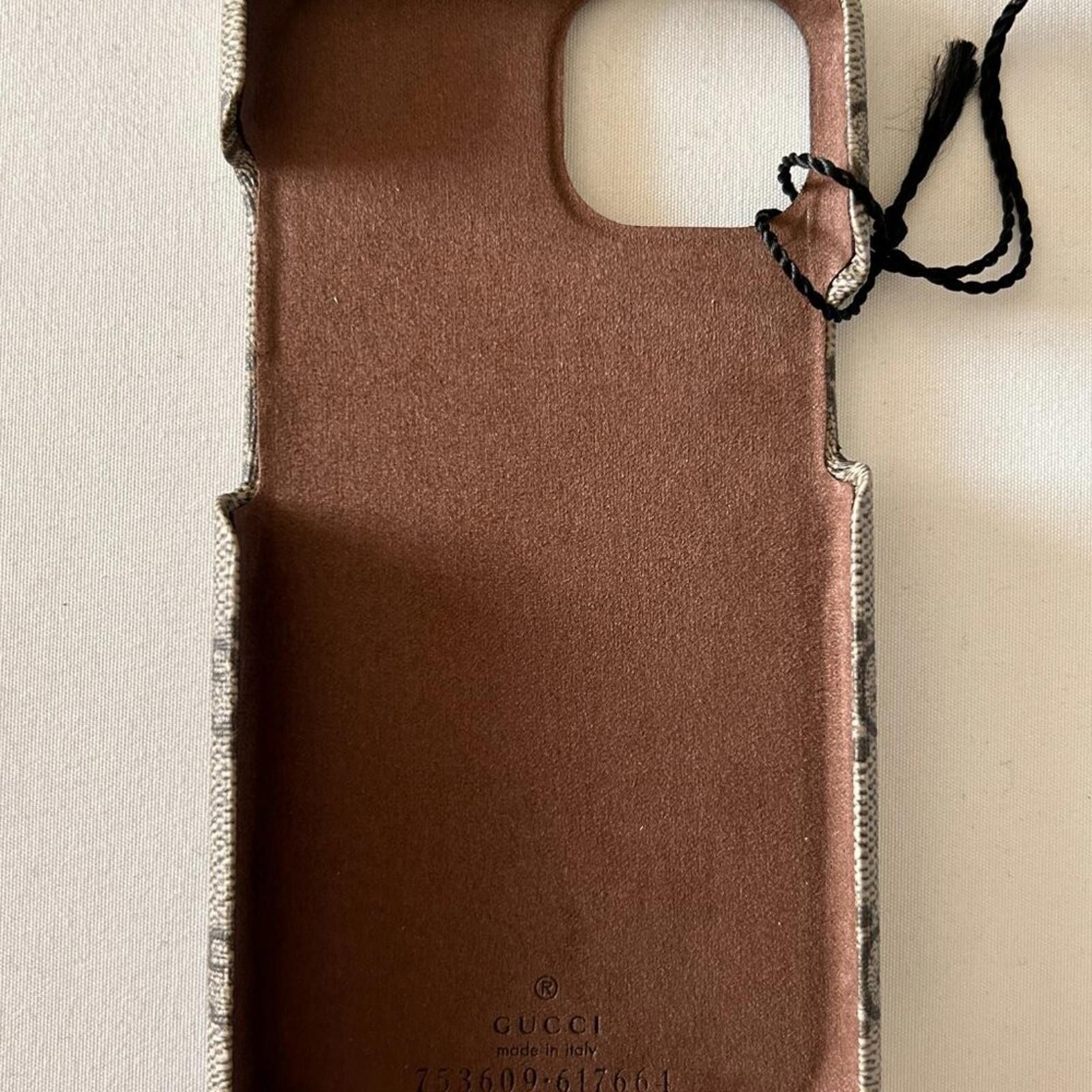 Gucci NWT Gucci GG Supreme PVC iPhone 14 Case Beige 753609 Size ONE SIZE - 2 Thumbnail