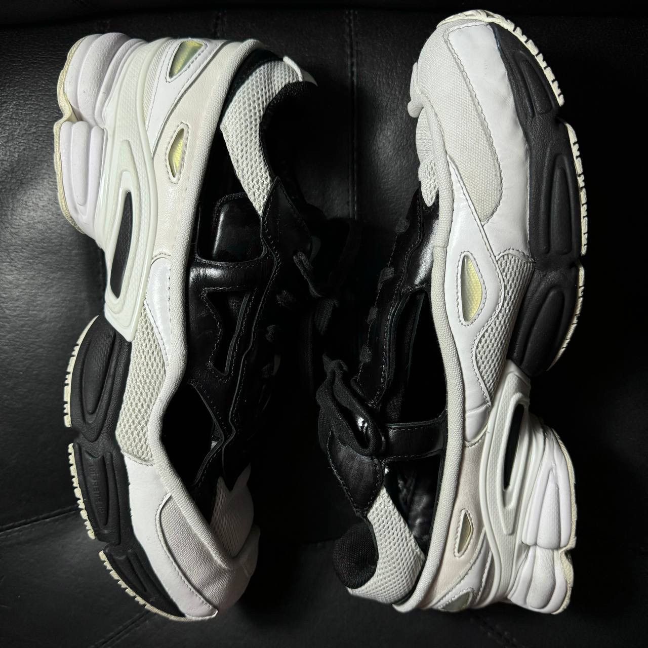 Adidas × Raf Simons 9,5US Adidas Raf Simons Ozweego Replicant Black White Size US 9.5 / EU 42-43 - 5 Thumbnail