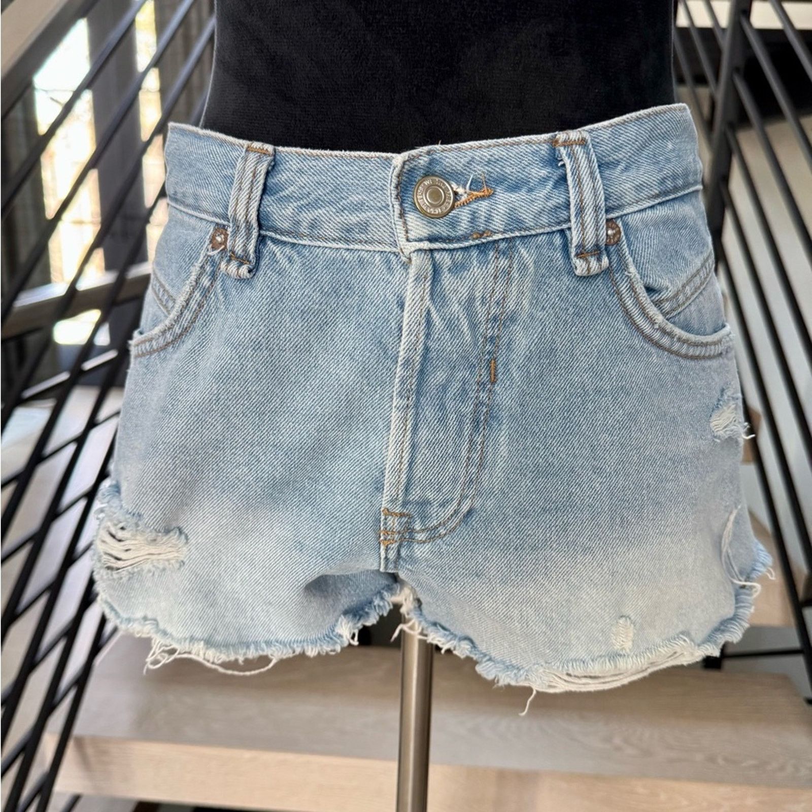 Other New We The Free Faded Blue Jean Shorts size 25 Size 25" / US 0 / IT 36 - 7 Thumbnail