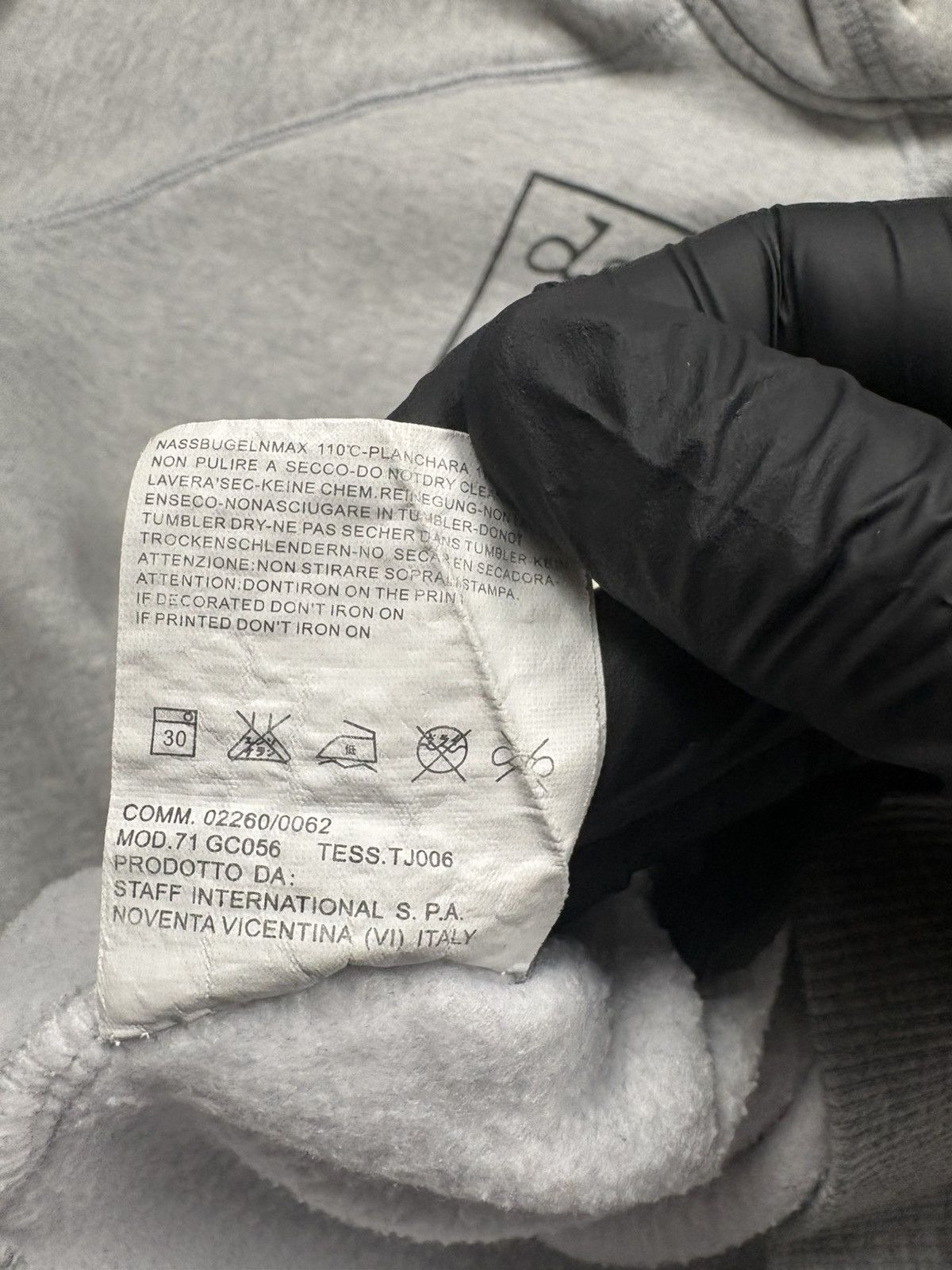 Dsquared2 Dsquared2 “Hitting The Slopes” Hoodie FW05 Archive Italy Size US M / EU 48-50 / 2 - 12 Thumbnail