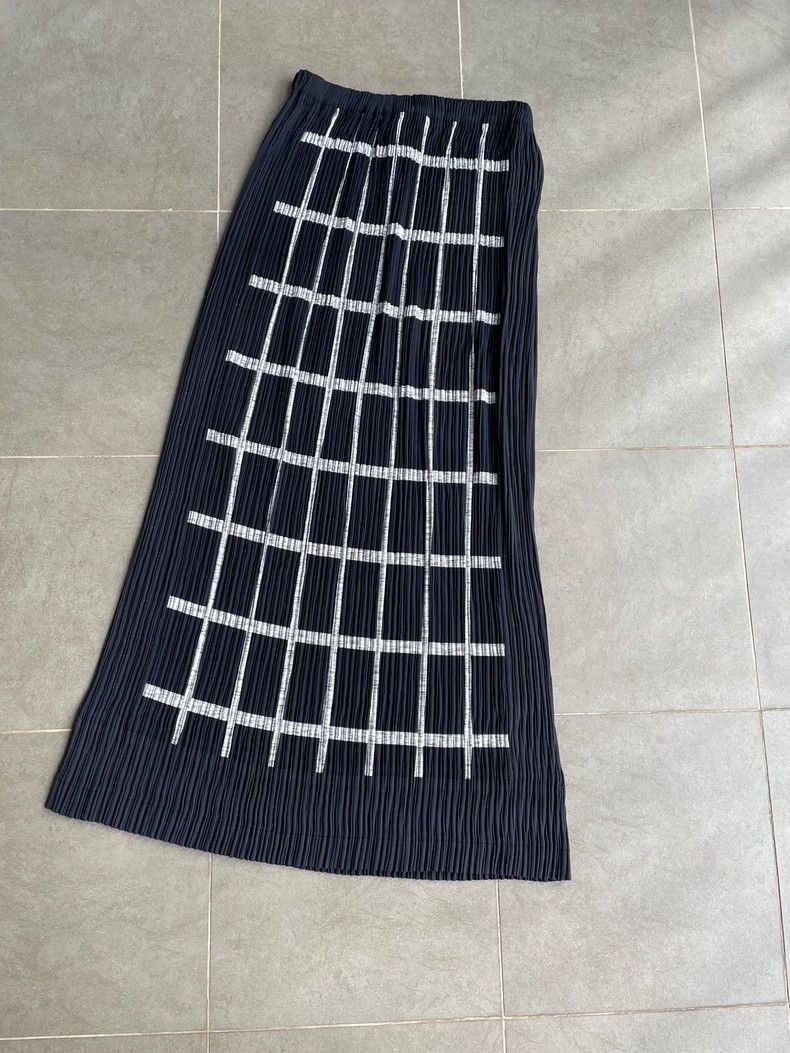 Issey Miyake Issey Miyake size:M A navy blue main line skirt Size 22" - 3 Thumbnail