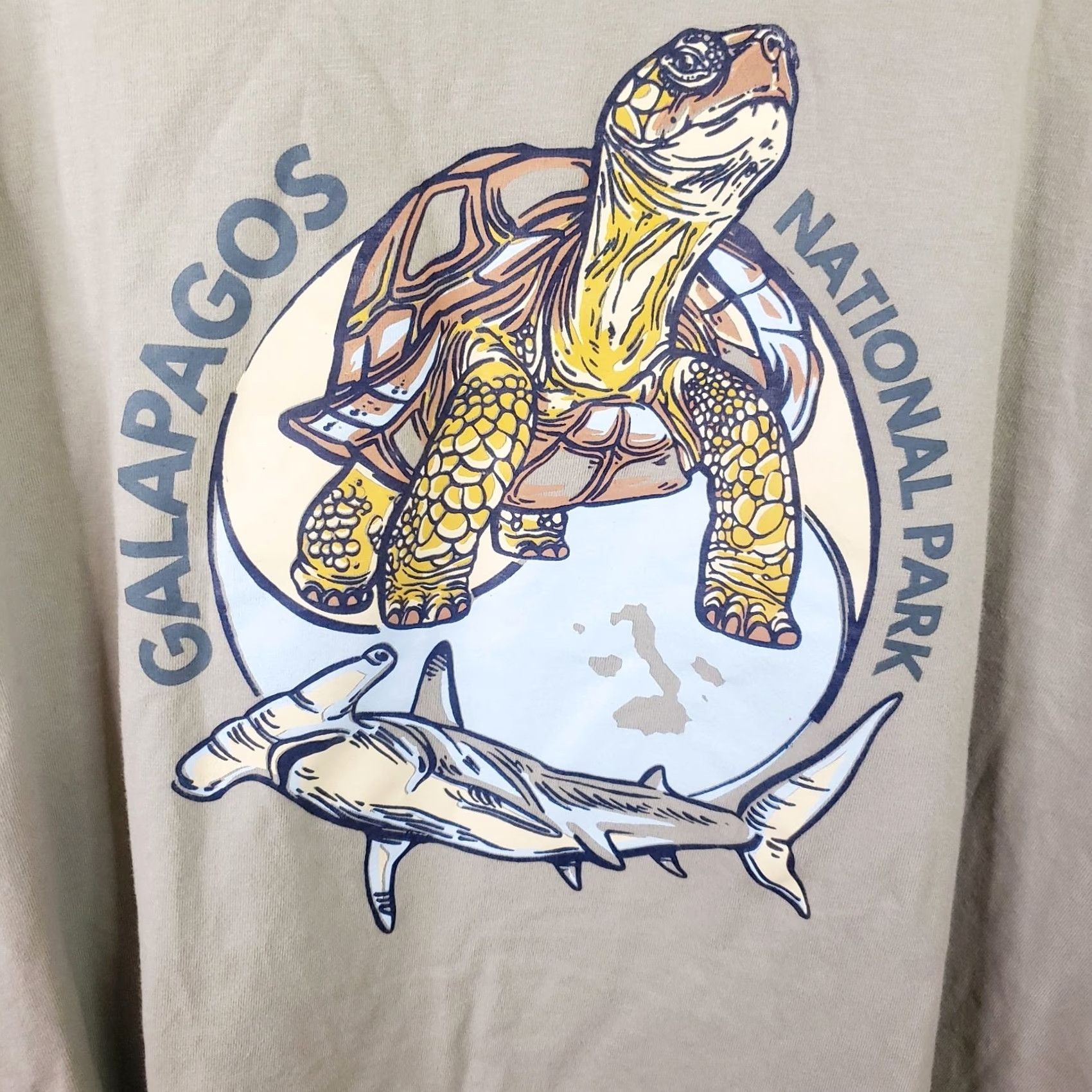 Vintage VINTAGE? Galapagos National Park Ecuador Men's XL Green T-Shirt Turtle Shark Logo Front Size US XL / EU 56 / 4 - 3 Thumbnail