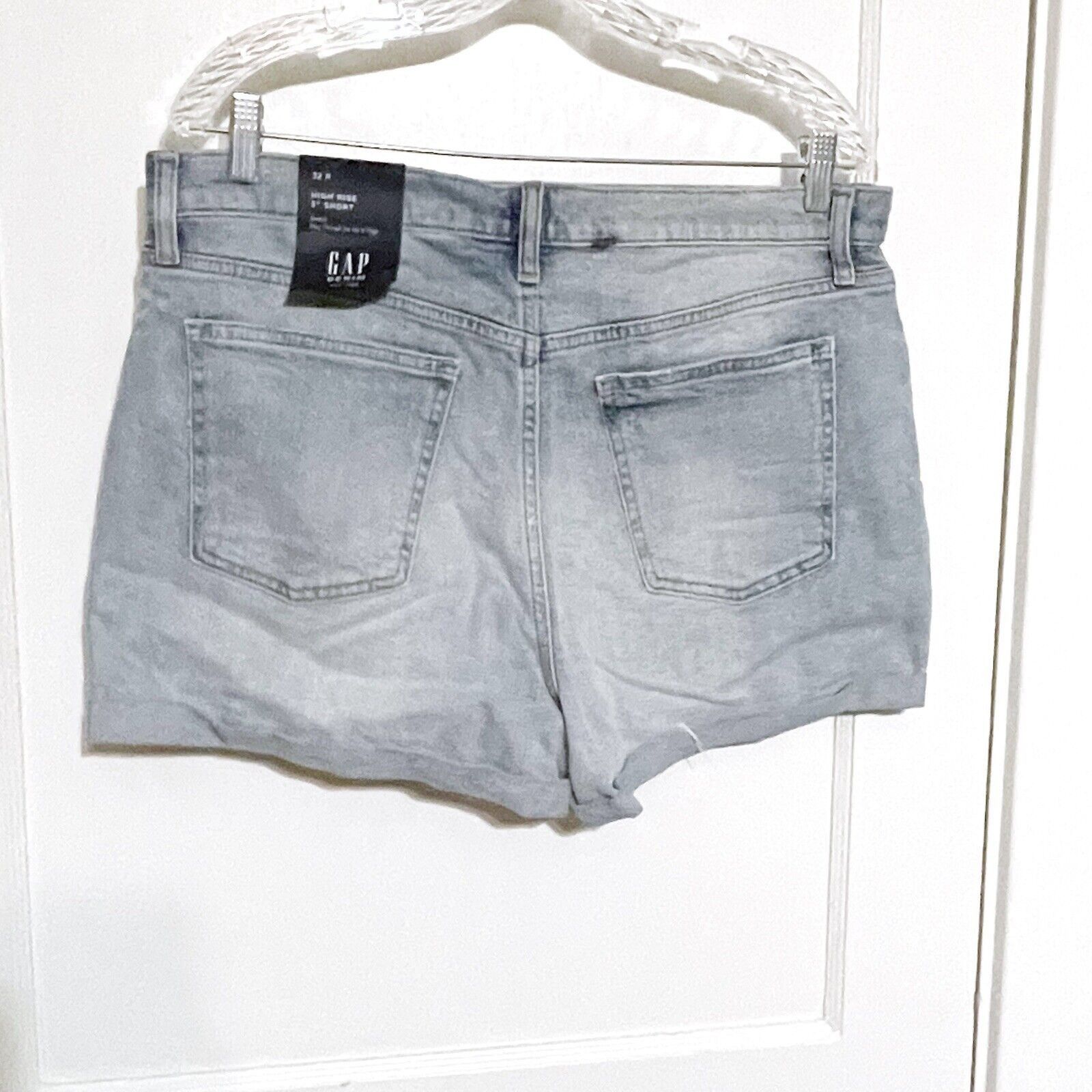 Gap Gap Denim high rise shorts 3” Inseam Women’s 32 Cuffed NEW Size 32" / US 10 / IT 46 - 3 Thumbnail