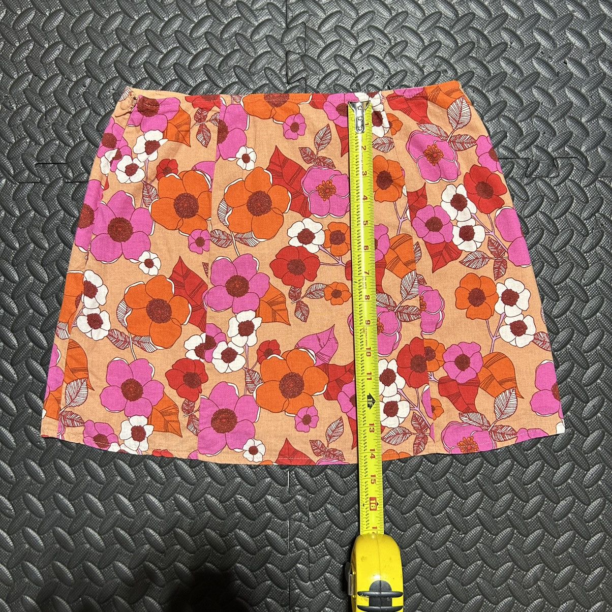 Urban Outfitters Urban Outfitters Mini Skirt Floral Notched Small Petites Size 25" / US 0 / IT 36 - 12 Thumbnail