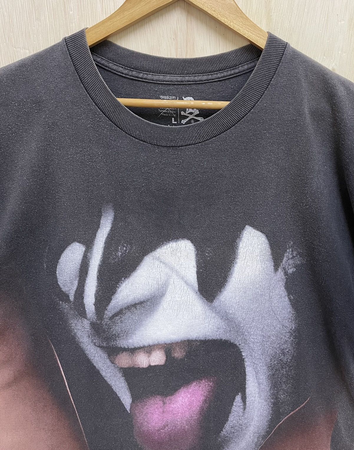 Dissizit Rare🔥DISSIZIT✖️KISS🔥HITTIN LICKS SINCE EIGTY666 Sun Faded Size US L / EU 52-54 / 3 - 6 Thumbnail