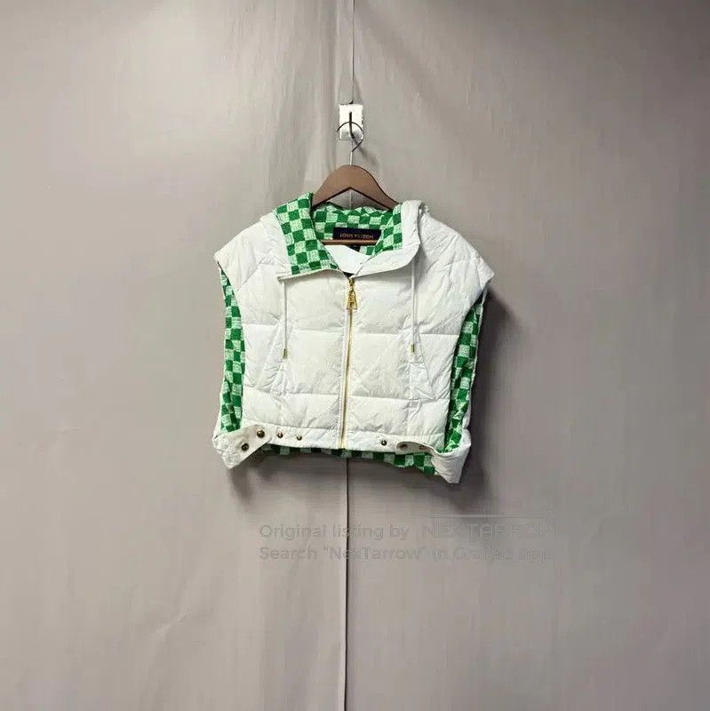Louis Vuitton Louis Vuitton Cropped Puffer Jacket for Women . Size S / US 4 / IT 40 - 1 Thumbnail