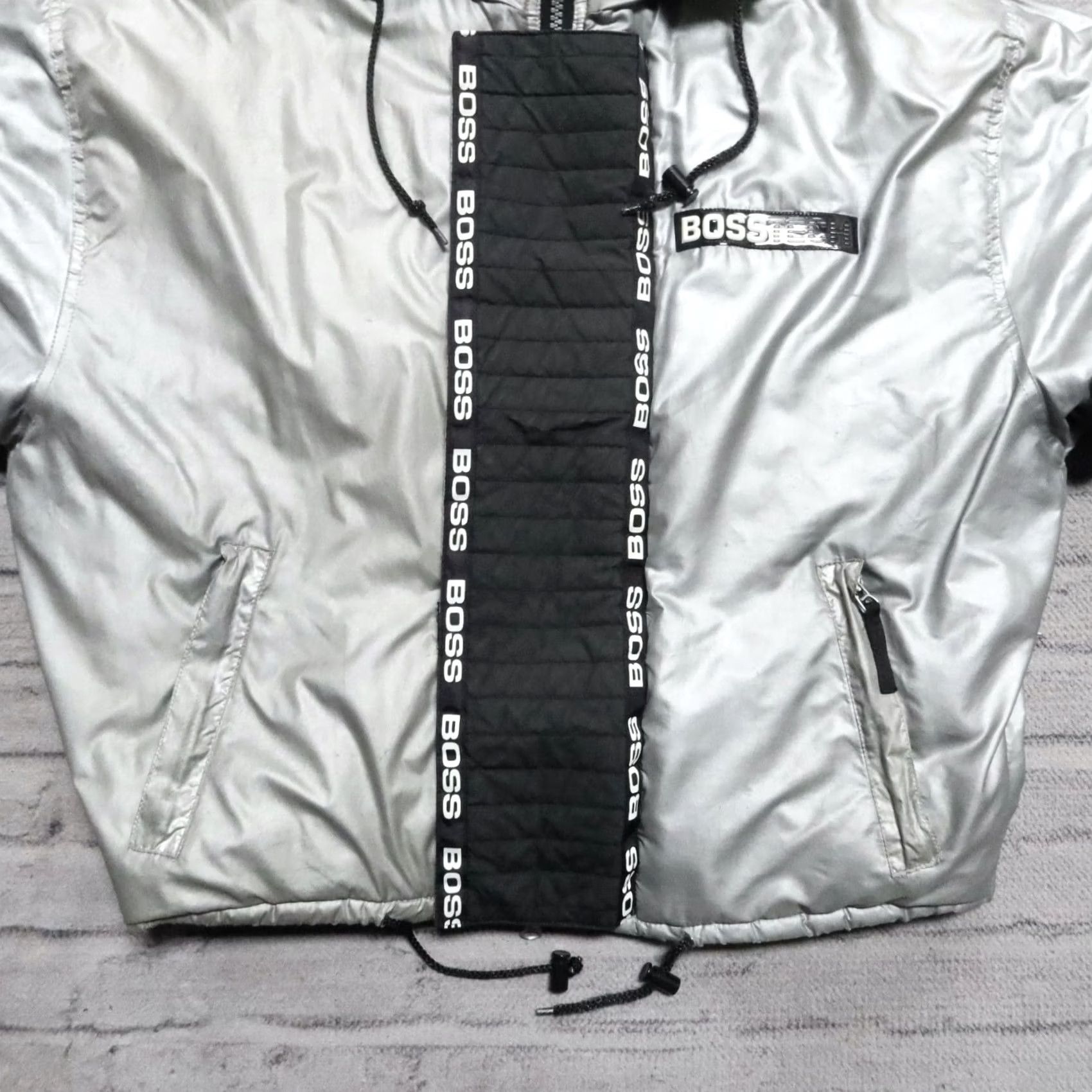 Vintage Vintage Boss Tech Quilted Puffer Jacket M Silver Men Size M Jacket Size US M / EU 48-50 / 2 - 3 Thumbnail
