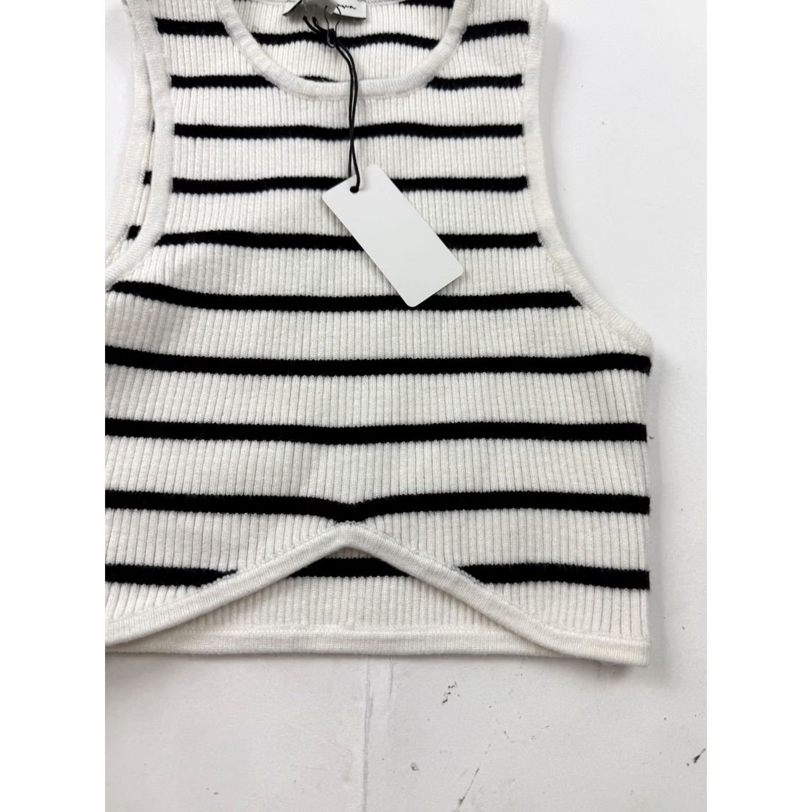 Hunter VINTAGE Hunter & Brown Sweater Vest Womens XS White Stripe Ribbed Knit Cropped Size XS / US 0-2 / IT 36-38 - 2 Thumbnail