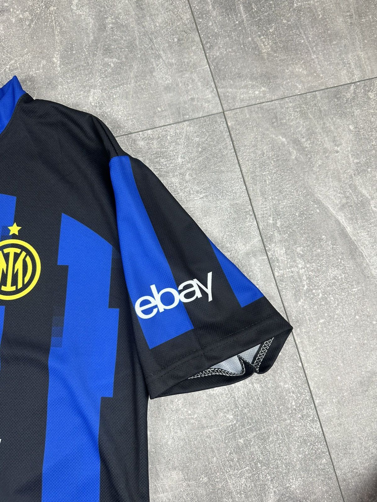 Gildan New Inter Milan Retro Merchandise Soccer Jersey Size US M / EU 48-50 / 2 - 4 Thumbnail
