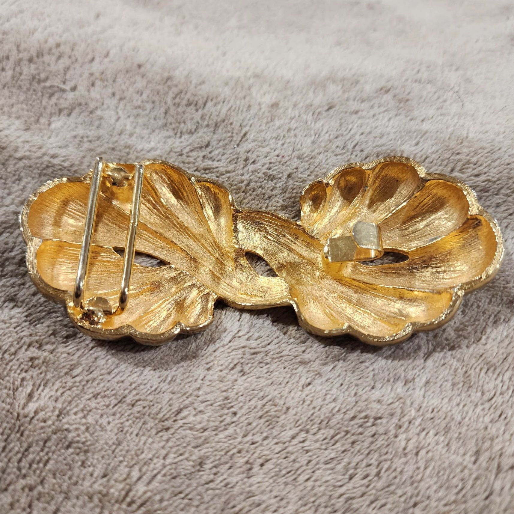 Vintage VINTAGE Mimi di N Bow Ribbon Belt Buckle Interlocking Gold Women 1970s Nature Belt Buckle Gold Women Size ONE SIZE - 7 Thumbnail