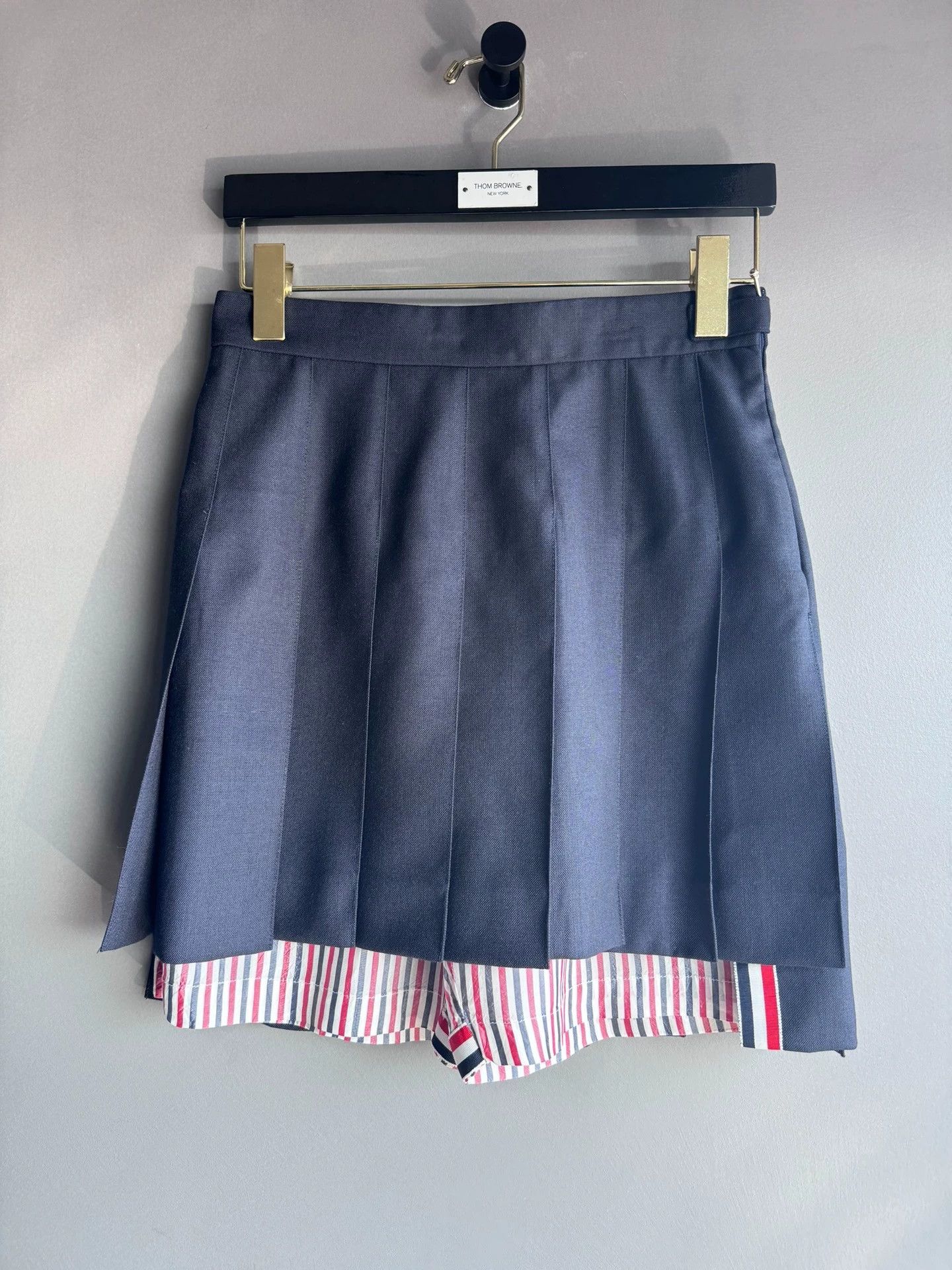 Thom Browne Thom Browne Classic Pleated Mini Skirt Navy Gold Buttons 38 Size 26" / US 2 / IT 38 - 1 Thumbnail