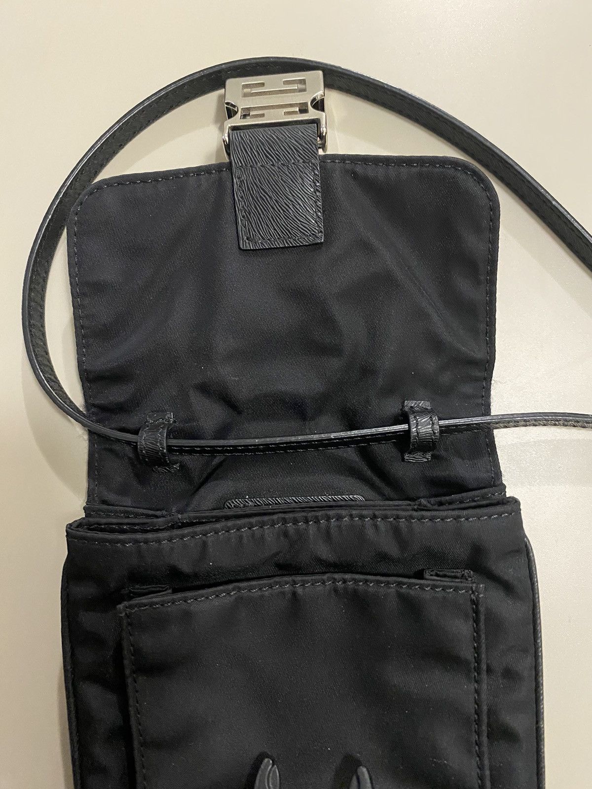 Givenchy Givenchy 4G Pouch On Strap With Tags Like New In Black Size ONE SIZE - 5 Thumbnail