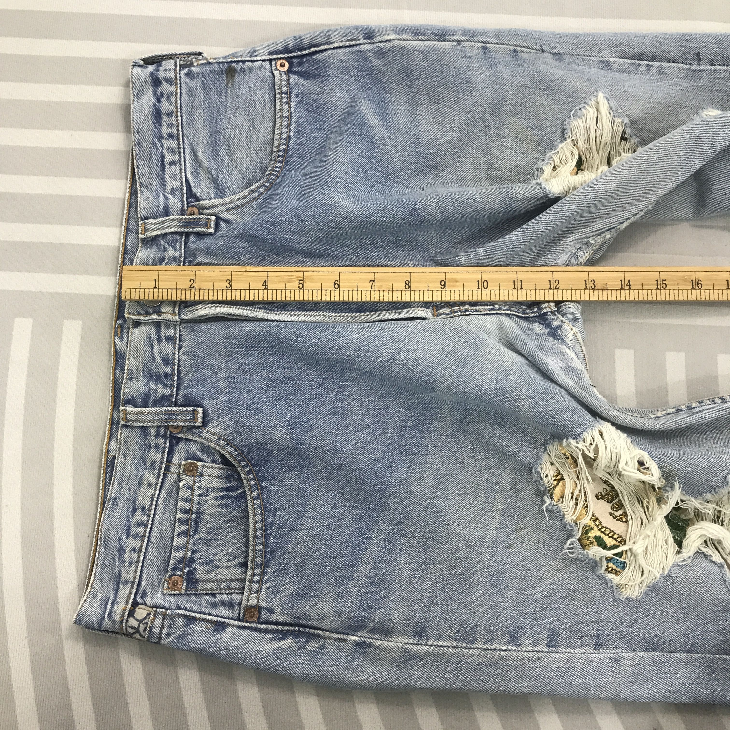 Levi's × Vintage Vintage Levi's 501 Ripped Distressed Denim Jeans pay Size US 31 - 8 Thumbnail