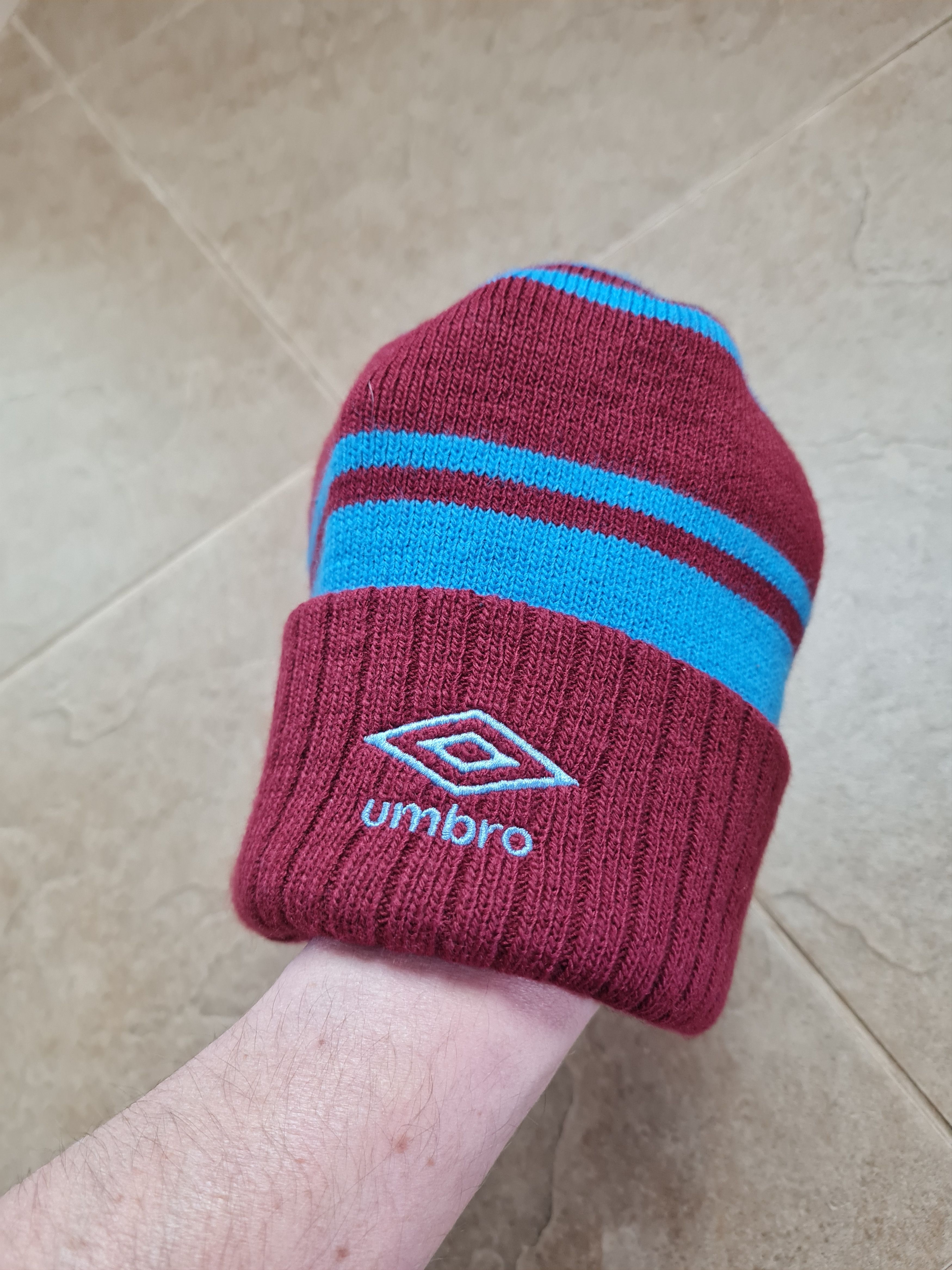 Umbro Knitted hat caps UMBRO WEST HAM UNITED FC Reversable Beanie Size ONE SIZE - 9 Thumbnail