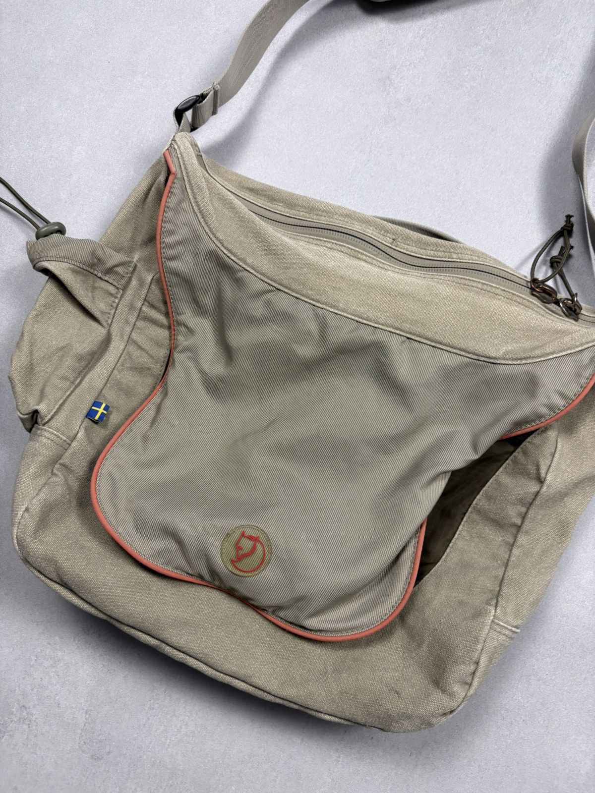 Fjallraven Fjällräven Canvas Shoulder Messenger Bag Beige Vintage Y2K Size ONE SIZE - 2 Thumbnail