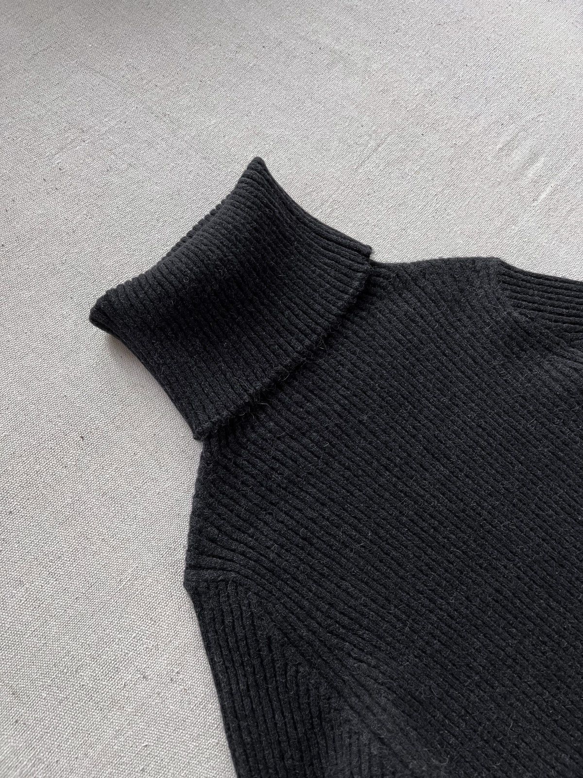 Ann Demeulemeester Ann Demeulemeester Elongated Alpaca Turtleneck Sweater Size US S / EU 44-46 / 1 - 4 Thumbnail