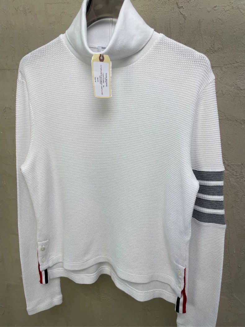 Thom Browne Thom browne White four-striped waffled high-neck sweatshirt Size S / US 4 / IT 40 - 3 Thumbnail