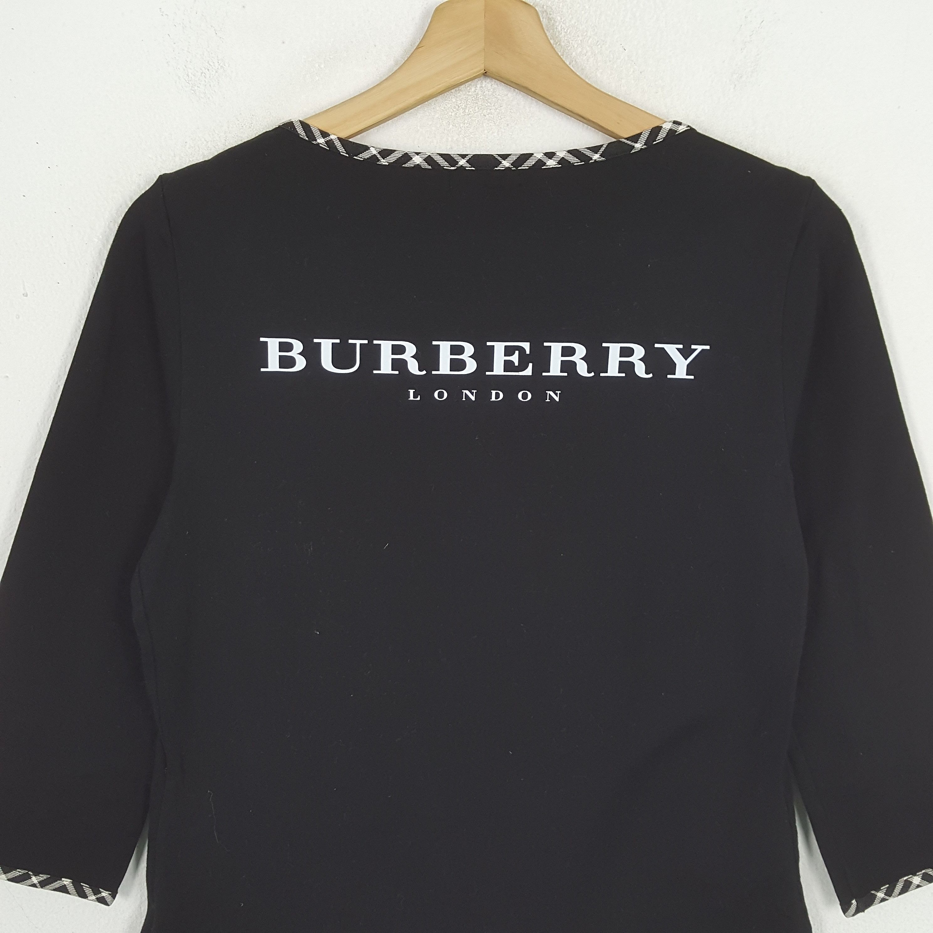 Burberry × Japanese Brand × Vintage Vintage BURBERRY LONDON Fashion Brand Women's T-Shirt Size S / US 4 / IT 40 - 2 Thumbnail