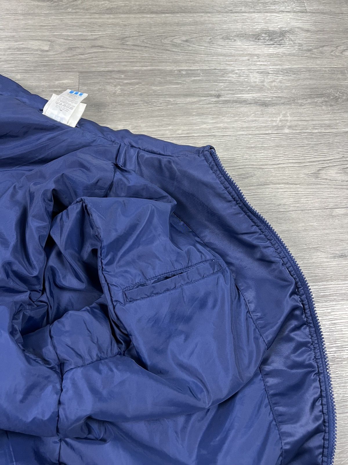 Adidas Rare Adidas vintage Bomber Jacket mens size S Size US S / EU 44-46 / 1 - 11 Thumbnail