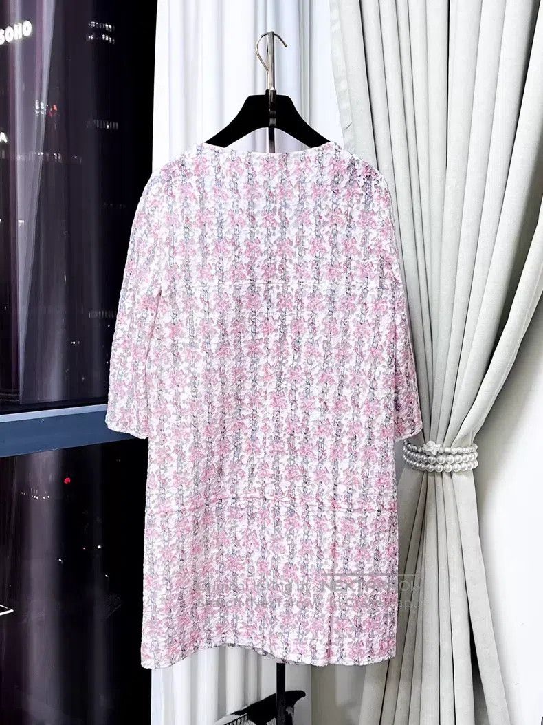 Chanel Chanel 23C early spring vacation pink and white color bloc Size XS / US 0-2 / IT 36-38 - 2 Thumbnail