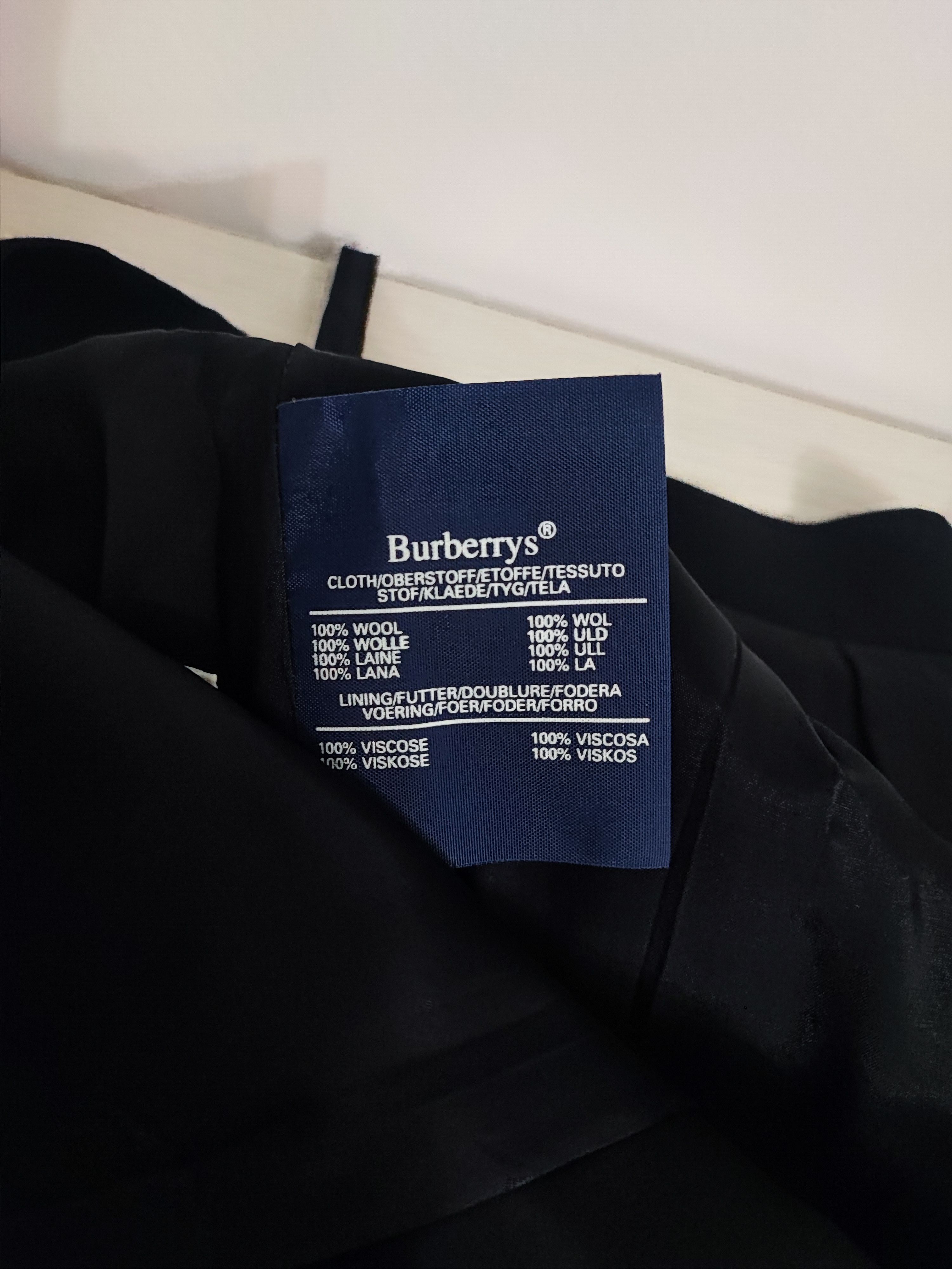 Burberry Vintage Burberrys black wool skirt Size 27" / US 4 / IT 40 - 9 Thumbnail