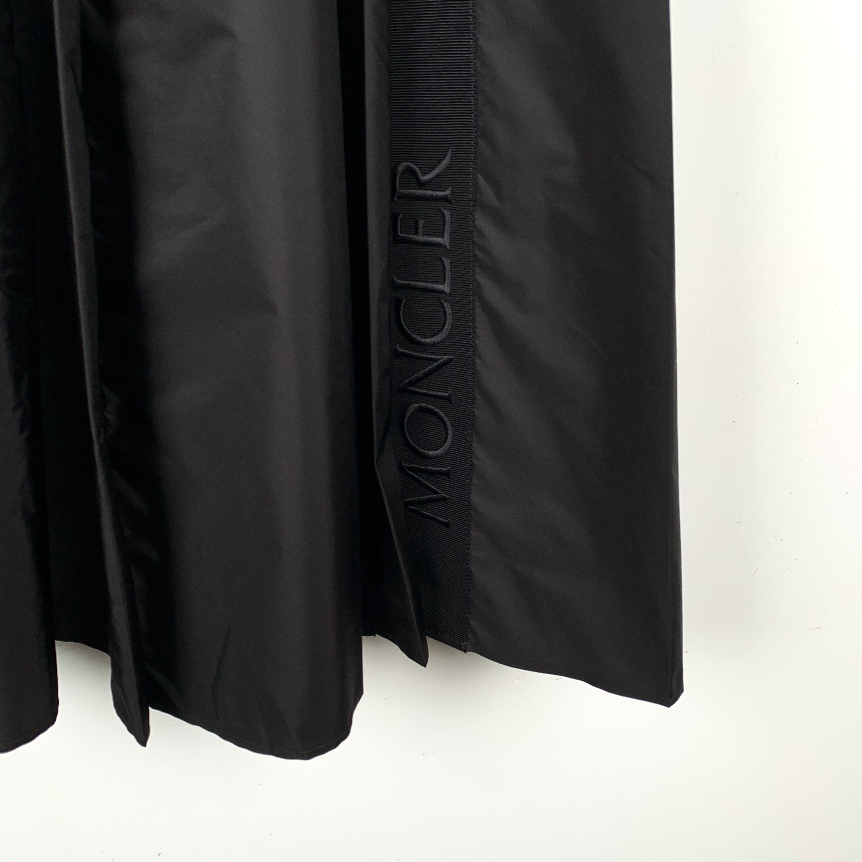 Moncler Moncler Black Logo Embroidered Midi (Size 38) Size 38" / US 16 / IT 52 - 6 Thumbnail