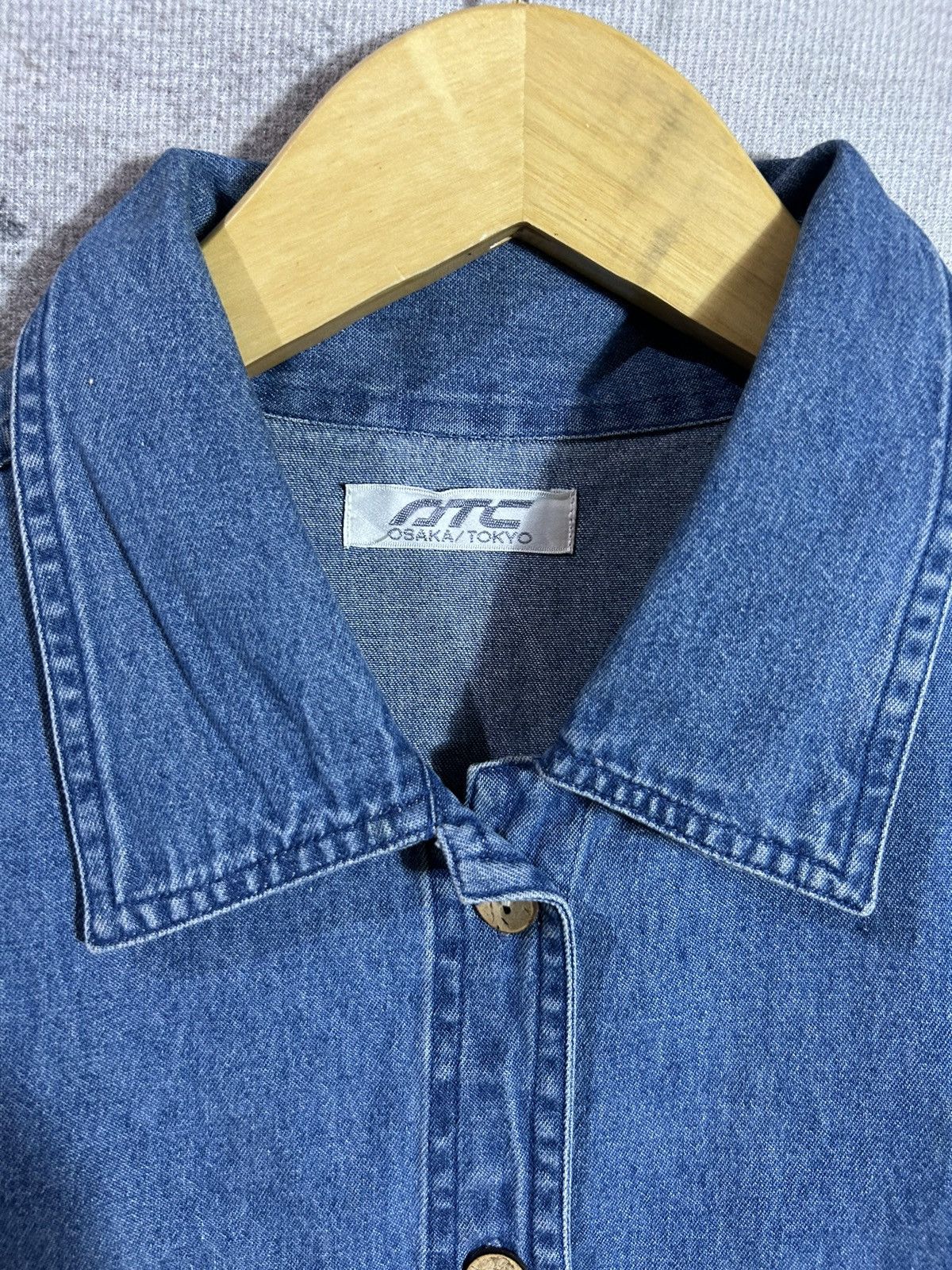 2000s Undefined Animal Shirt