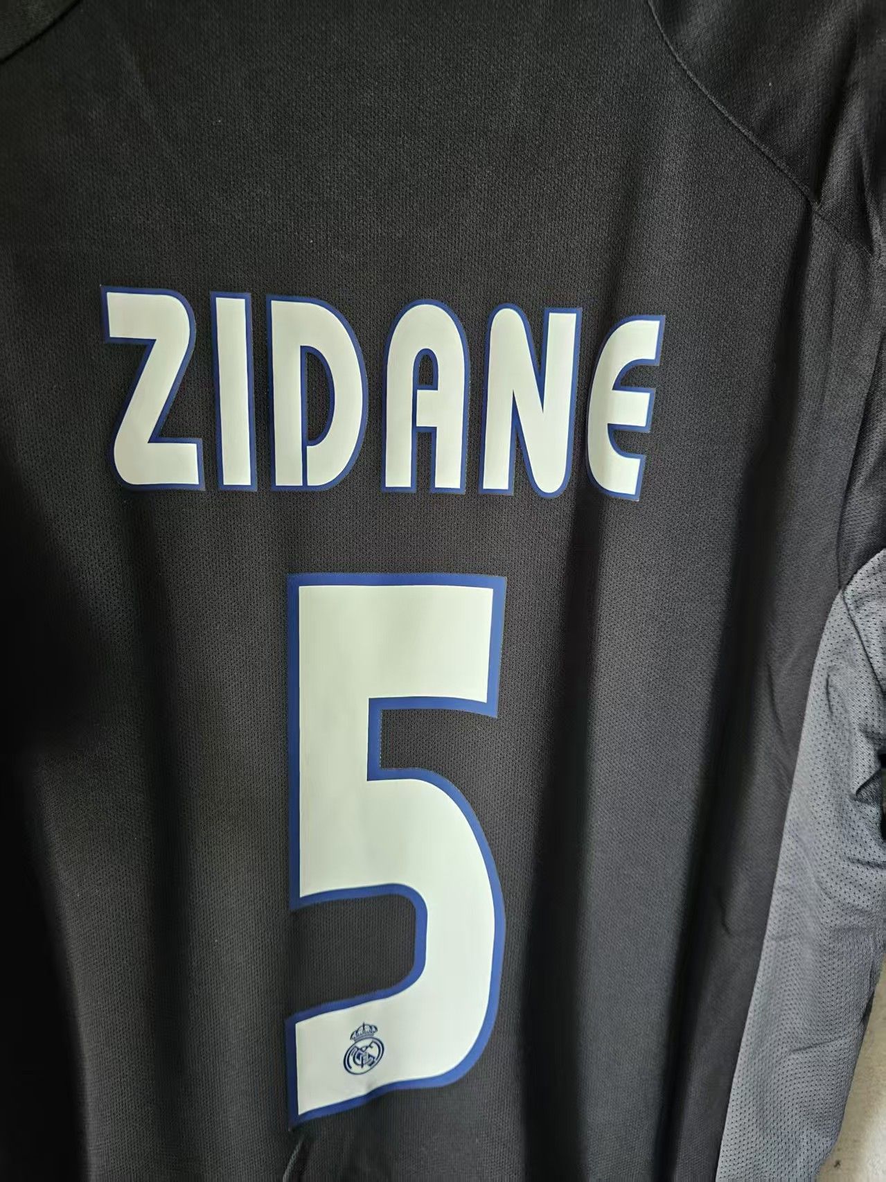 Other 2004 2005 Real Madrid #5 Zidane Jersey Size US L / EU 52-54 / 3 - 4 Thumbnail
