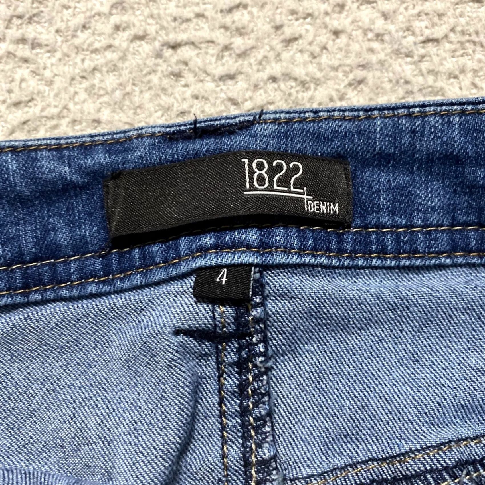 Vintage 1822 Denim Bermuda Shorts Women's Blue Denim 8" Inseam Mid Rise 4 5-Pocket Button Front Casual Travel Size 27" / US 4 / IT 40 - 3 Thumbnail