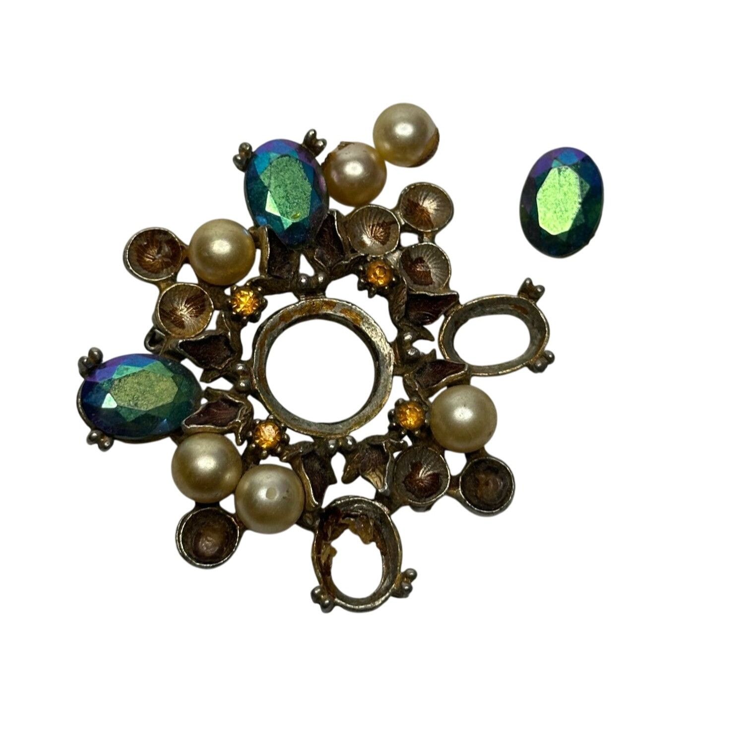 Other Women's Vintage Gold Tone Brooch Pin with Gems and Faux Pear Size ONE SIZE - 2 Thumbnail