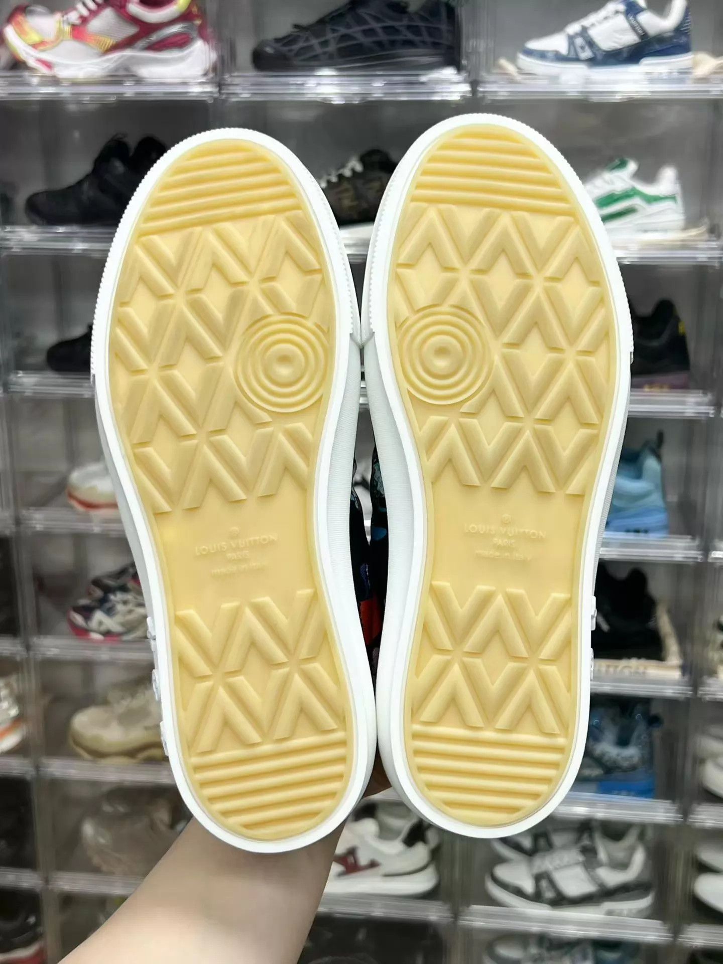 Louis Vuitton LV Ollie Black & White Cartoon Print Low-Top 41 Like New Size US 8 / EU 41 - 8 Thumbnail