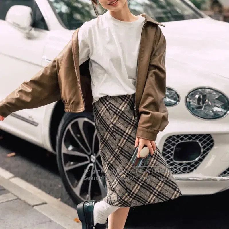 Burberry Burberry Gray Wool-Blend Plaid Midi Skirt. Size 23" - 7 Thumbnail