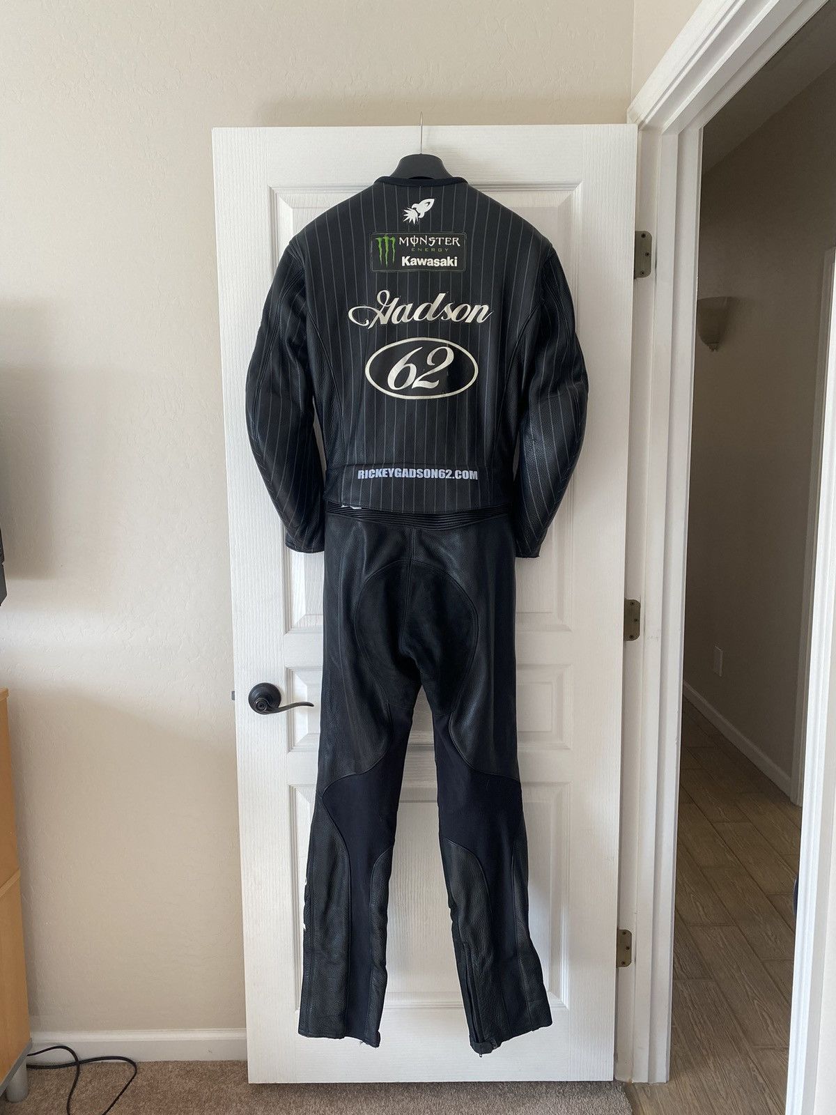 Joe Rocket Custom Monster Energy Leather Two Piece Racing Suit Size US L / EU 52-54 / 3 - 7 Thumbnail