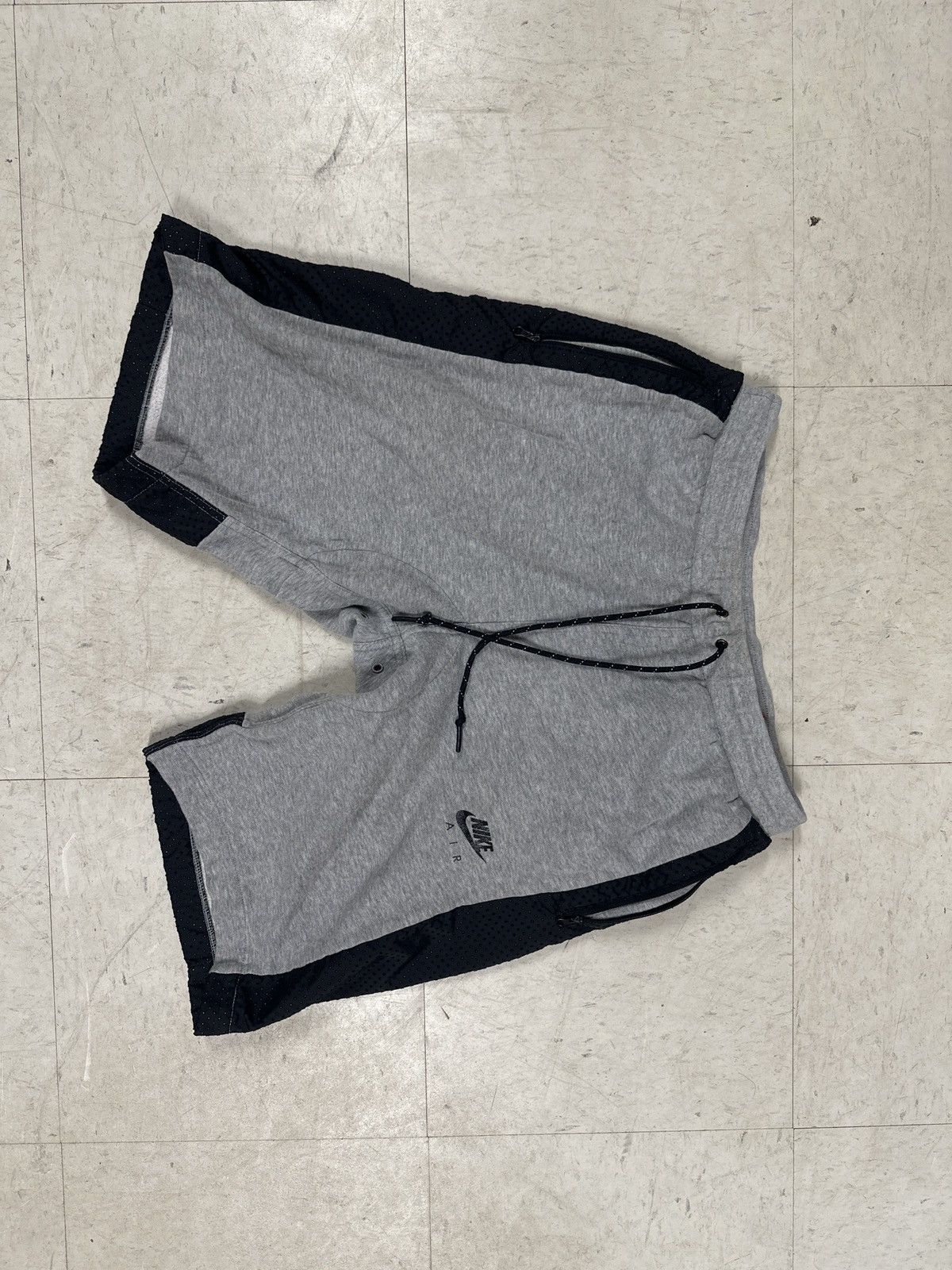 Nike Nike Air Shorts Size US 30 / EU 46 - 1 Thumbnail