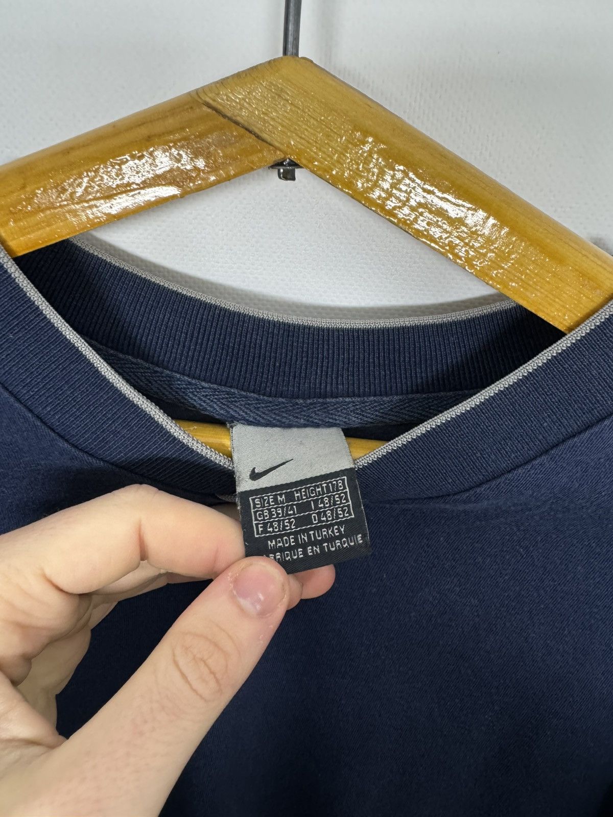 Nike Vintage Y2k Nike swoosh streetwear center logo tee Size US M / EU 48-50 / 2 - 8 Thumbnail