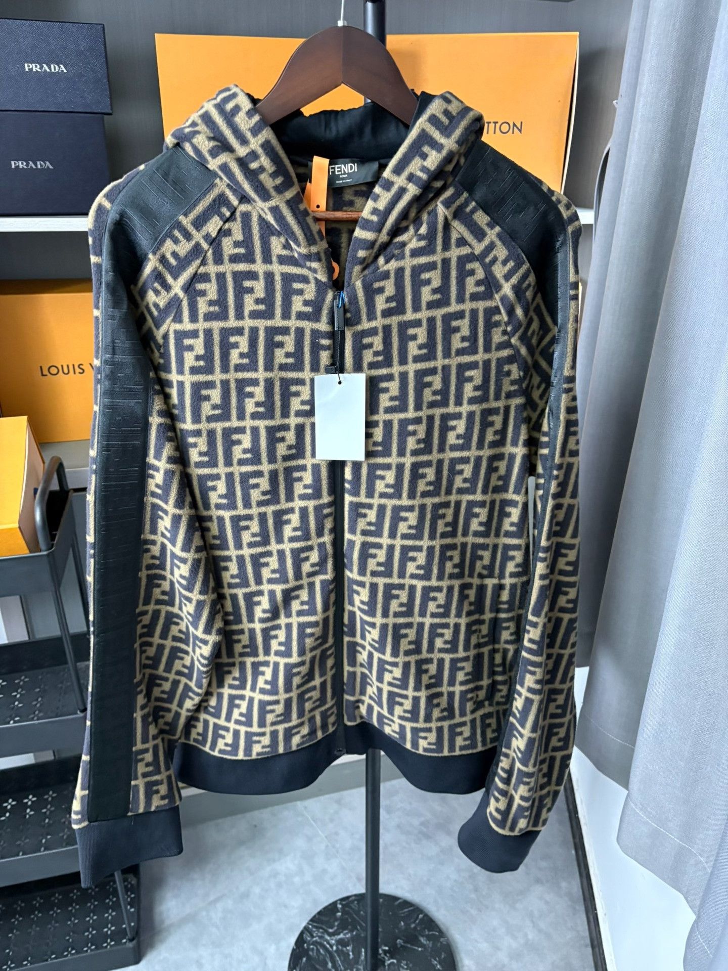 Fendi Fendi Hoodie XL Men Size US XL / EU 56 / 4 - 1 Thumbnail