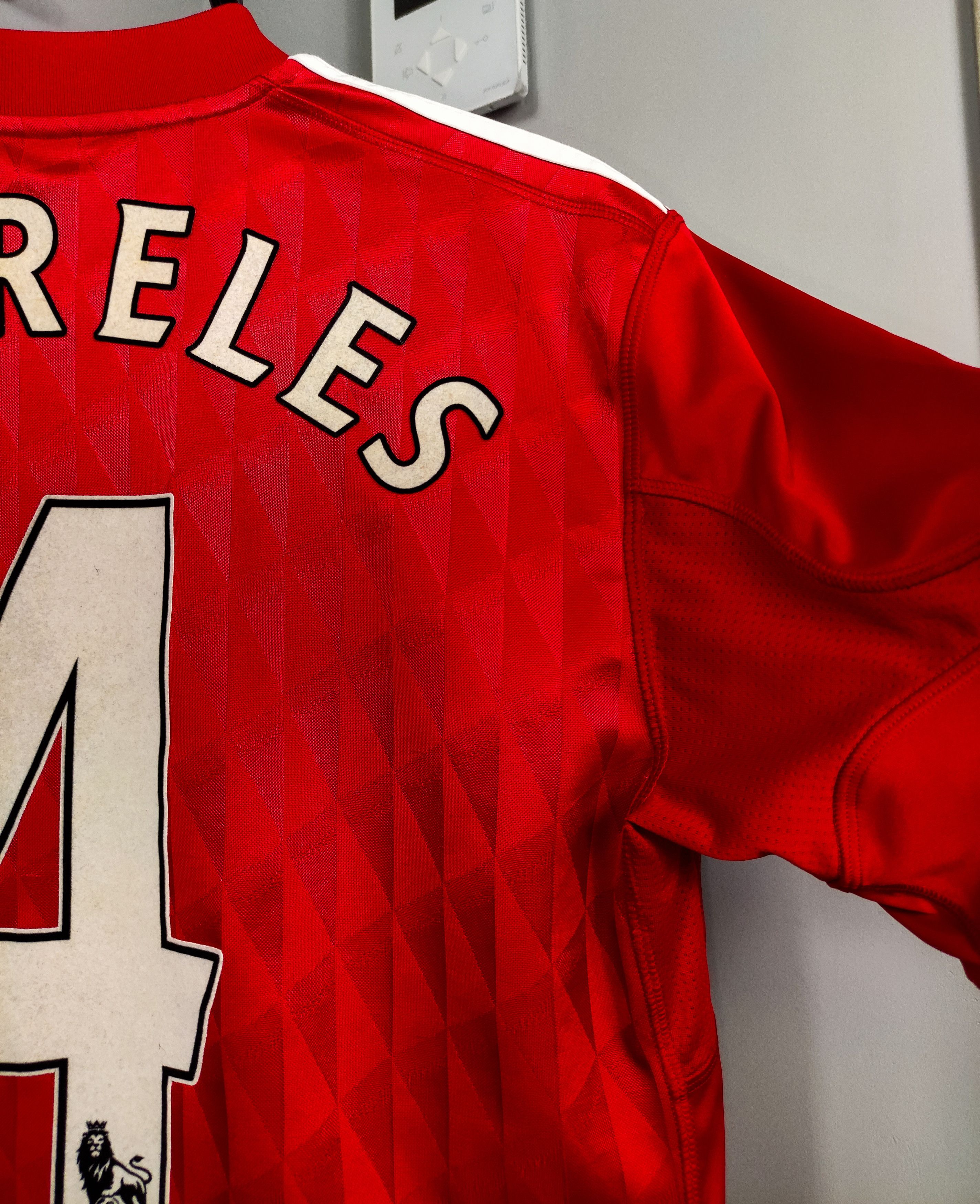 Adidas Raul Meireles #4 Liverpool FC 2010 2011 2012 Adidas Home M Size US M / EU 48-50 / 2 - 9 Thumbnail