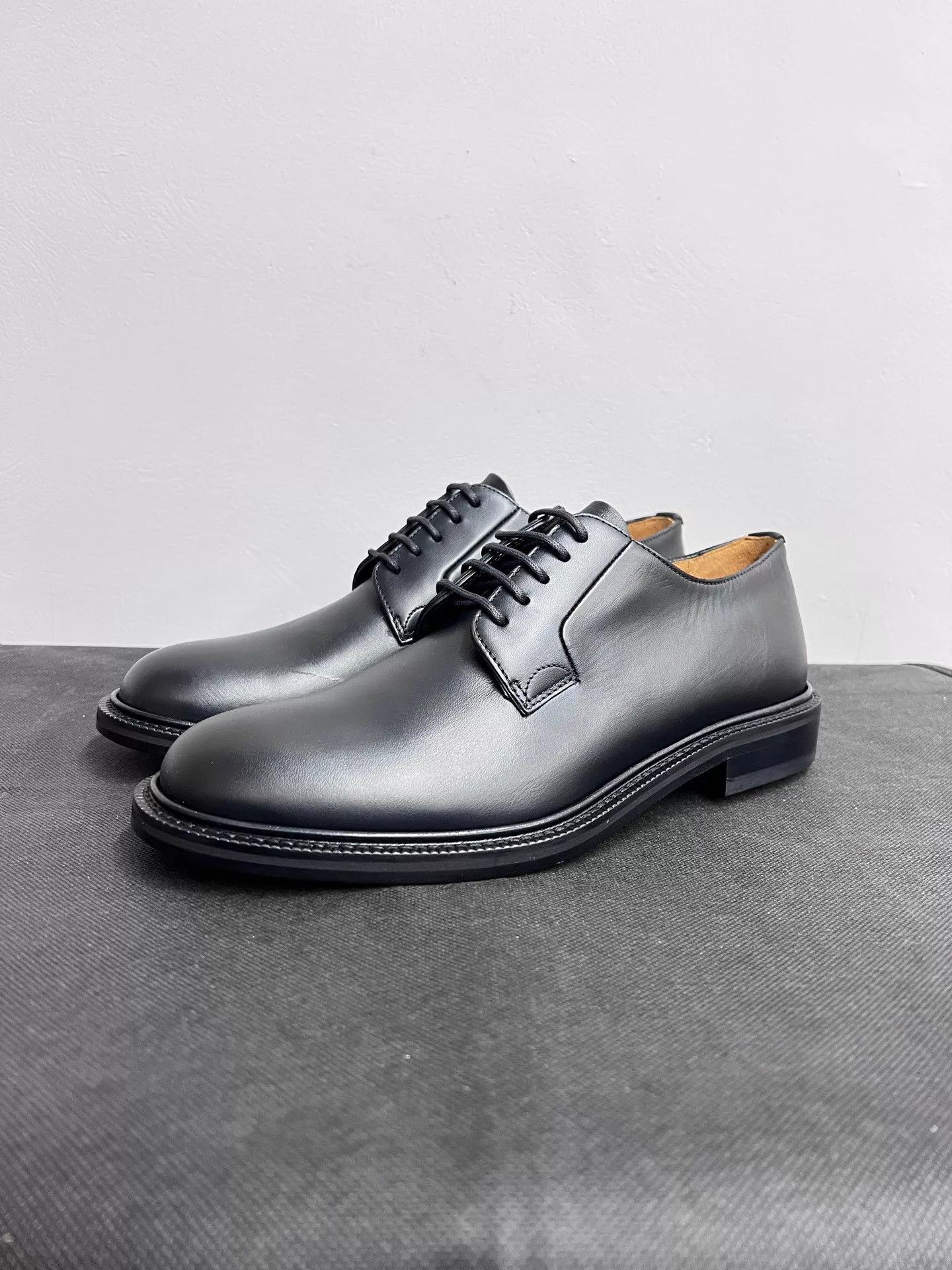 Valentino Valentino round toe lace-up Derby shoe 40 EU/US 6 BNIB Size US 7 / EU 40 - 1 Thumbnail